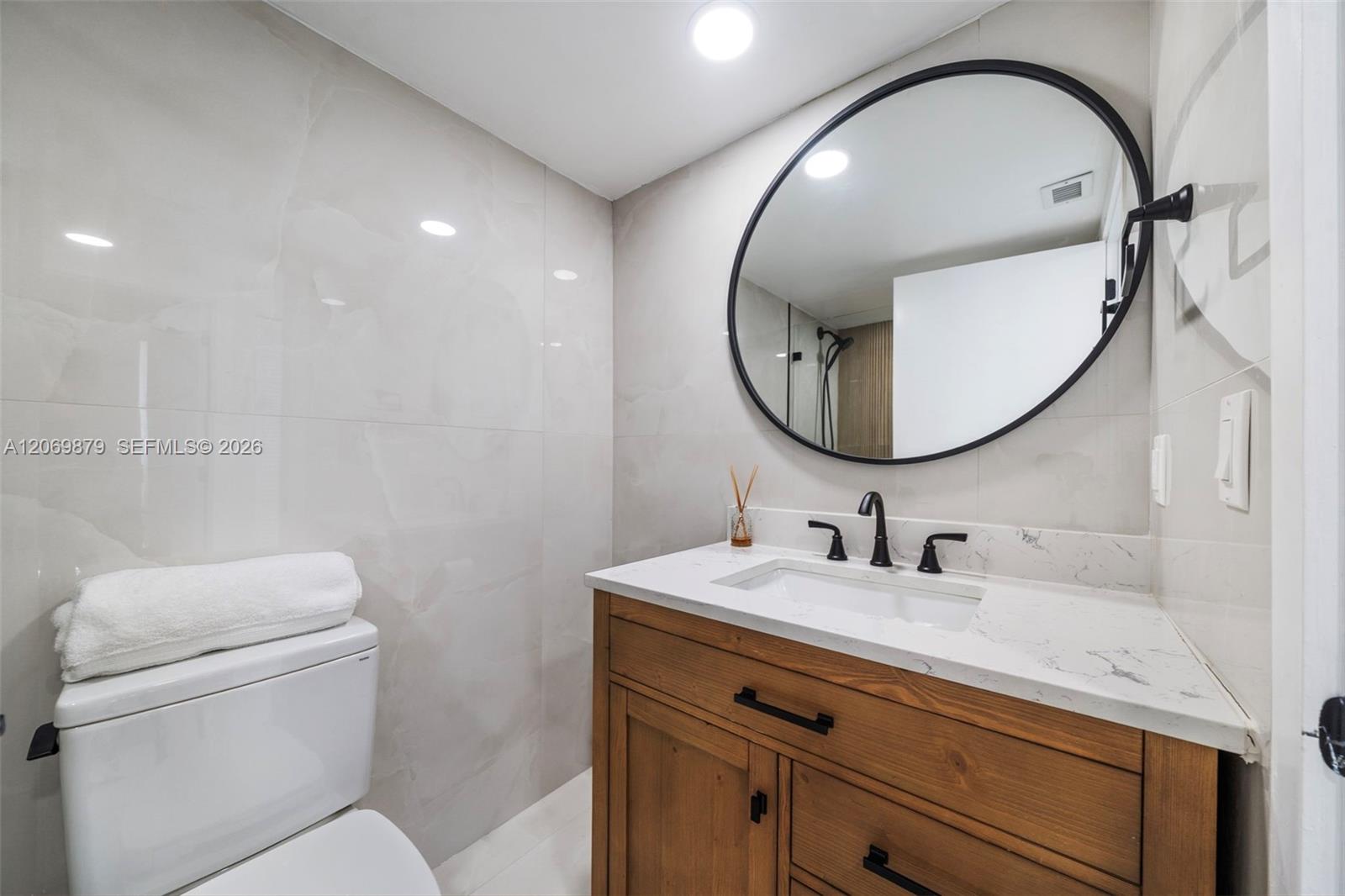 5900 Collins Ave # 1204