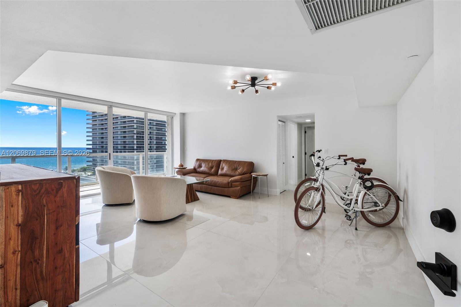 5900 Collins Ave # 1204