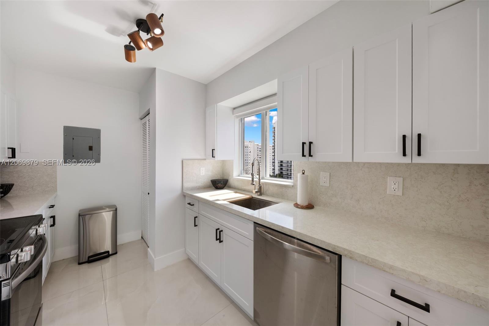 5900 Collins Ave # 1204