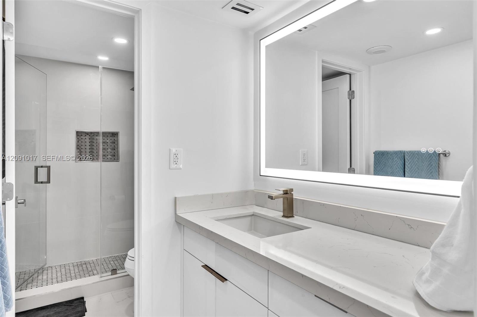 2625 Collins Ave # 1109