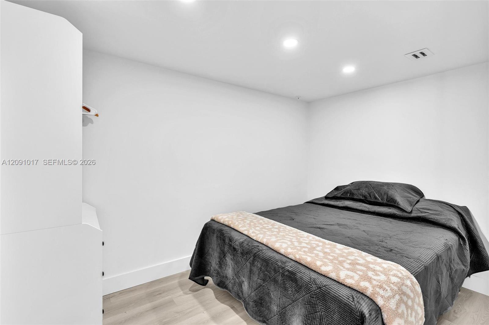 2625 Collins Ave # 1109