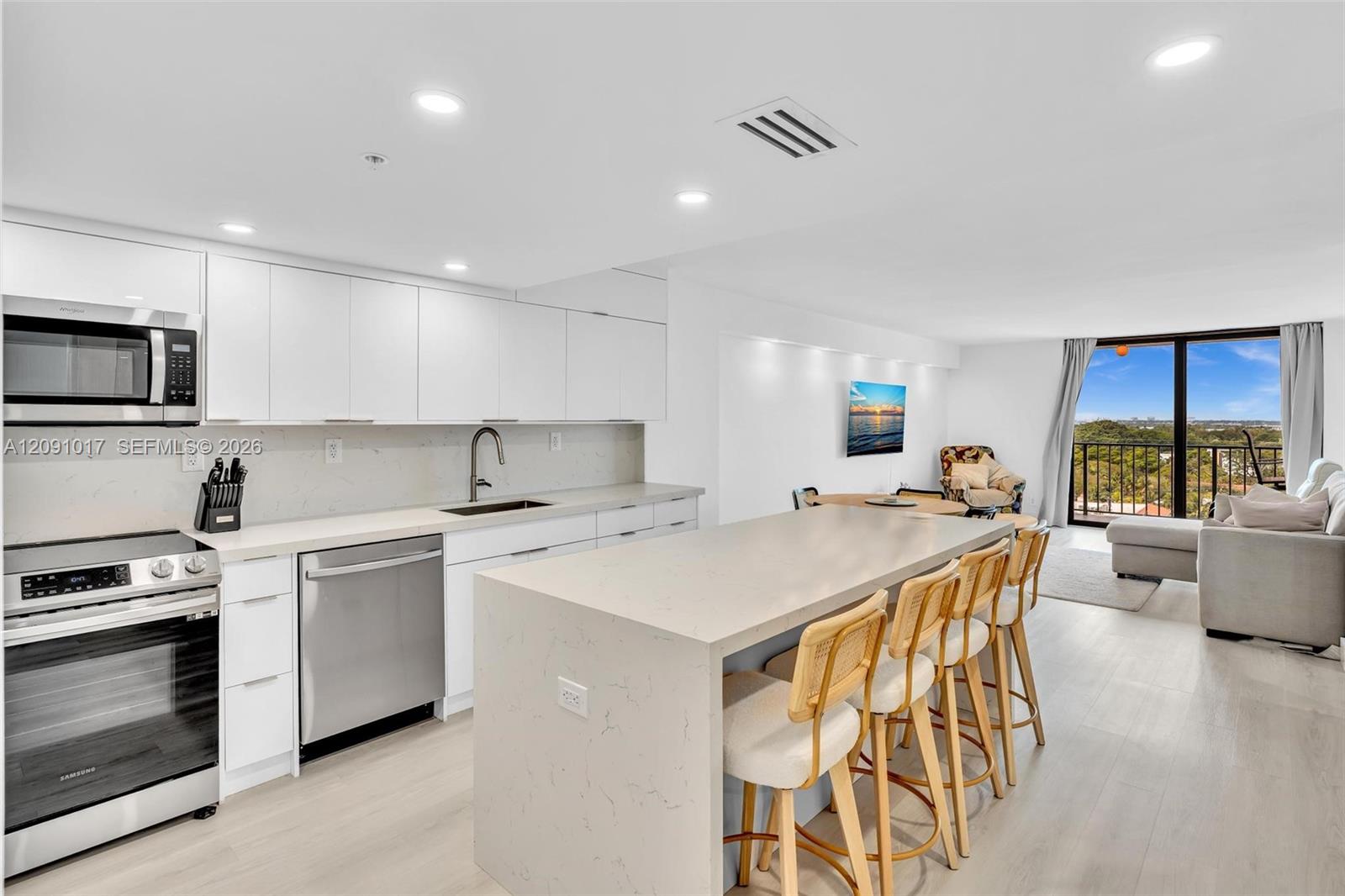 2625 Collins Ave # 1109