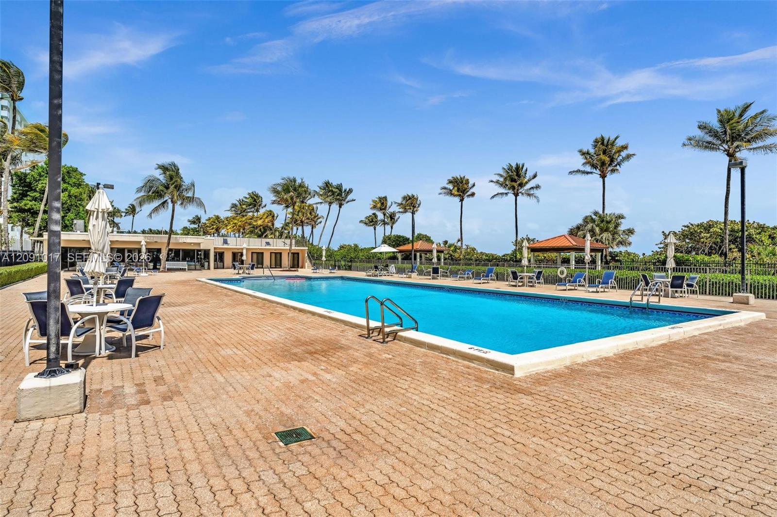 2625 Collins Ave # 1109