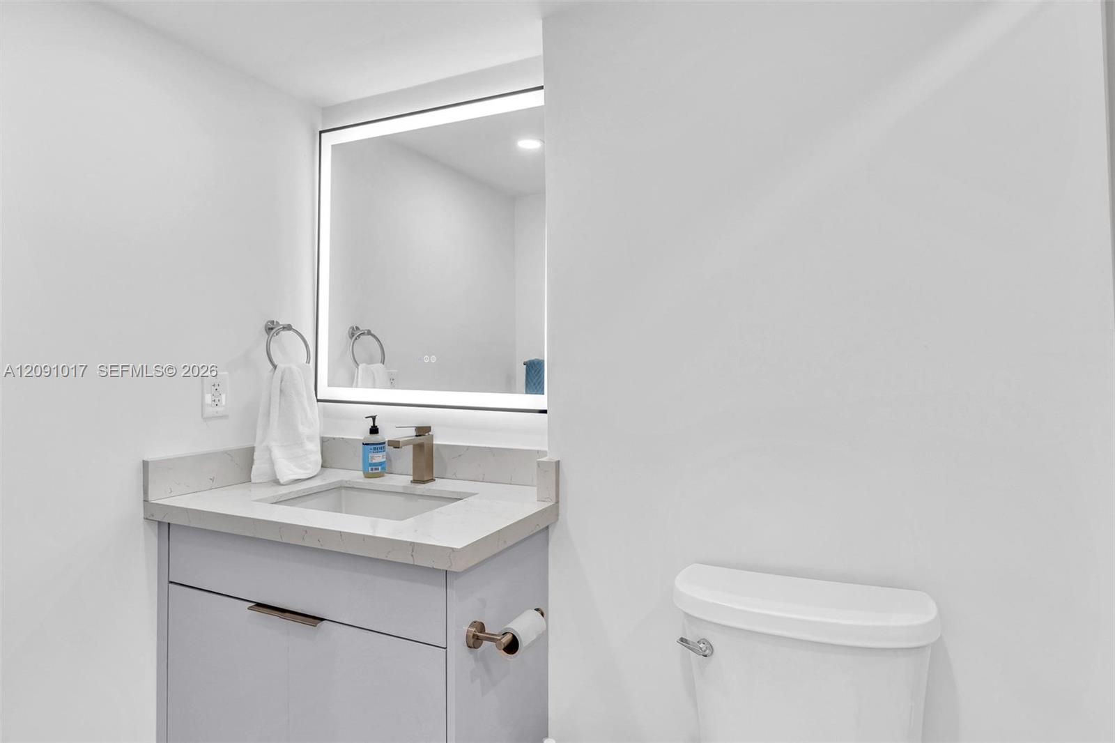 2625 Collins Ave # 1109
