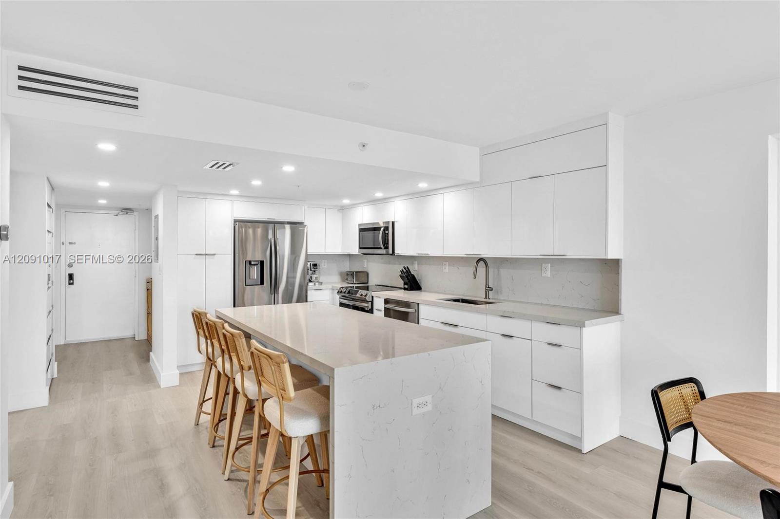 2625 Collins Ave # 1109