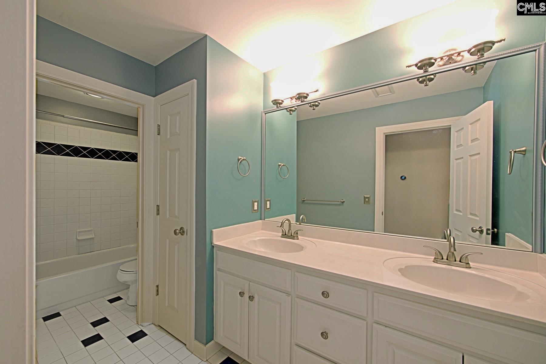 1 Oakmist Ct