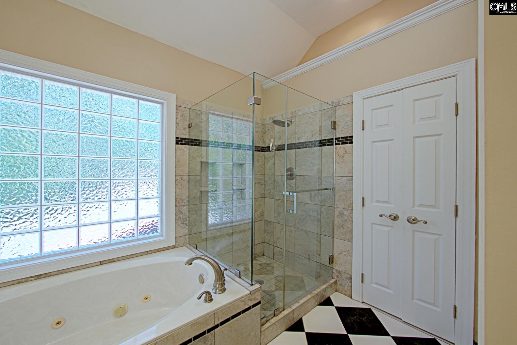 1 Oakmist Ct