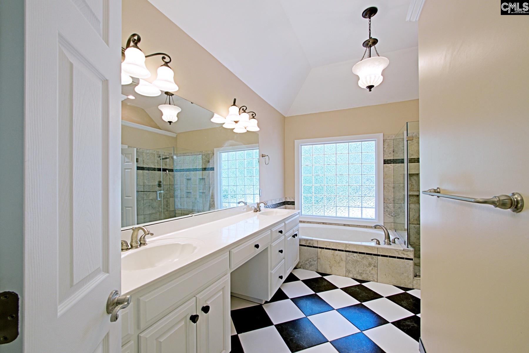 1 Oakmist Ct