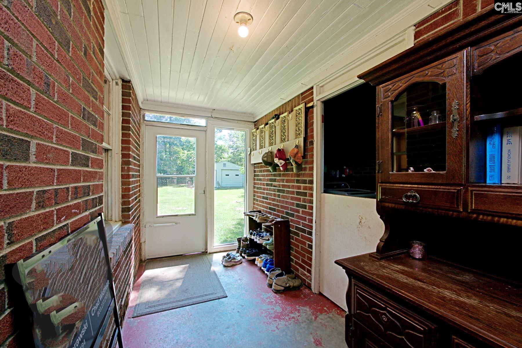 621 Hook Ave