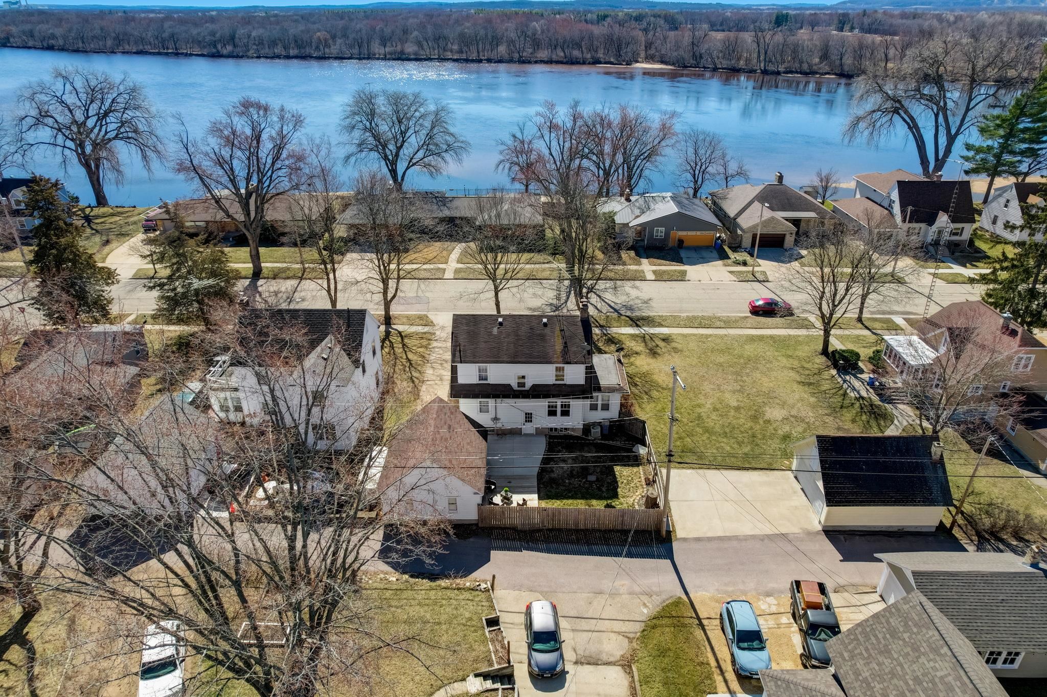 609 W Edgewater Street