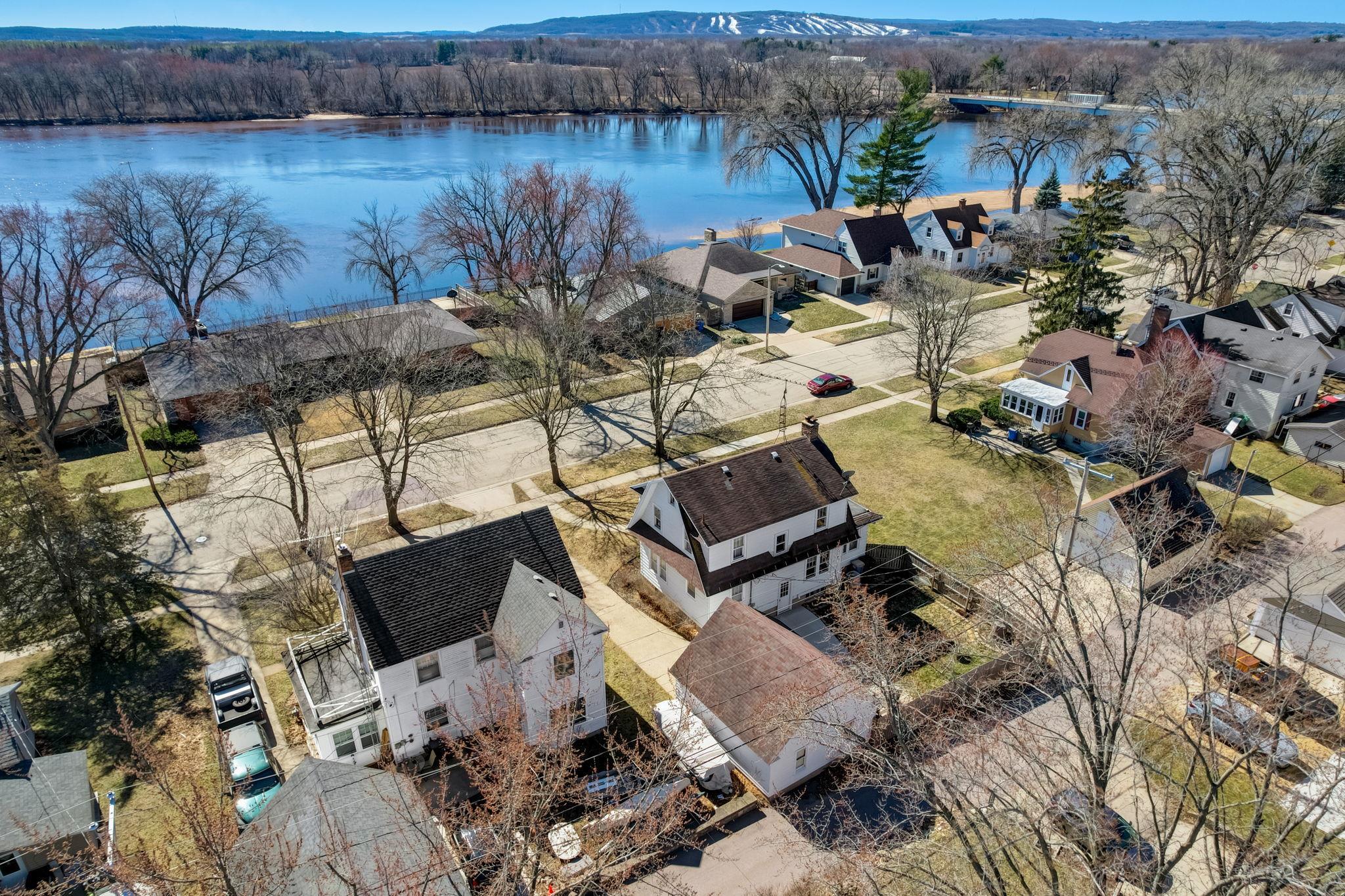 609 W Edgewater Street