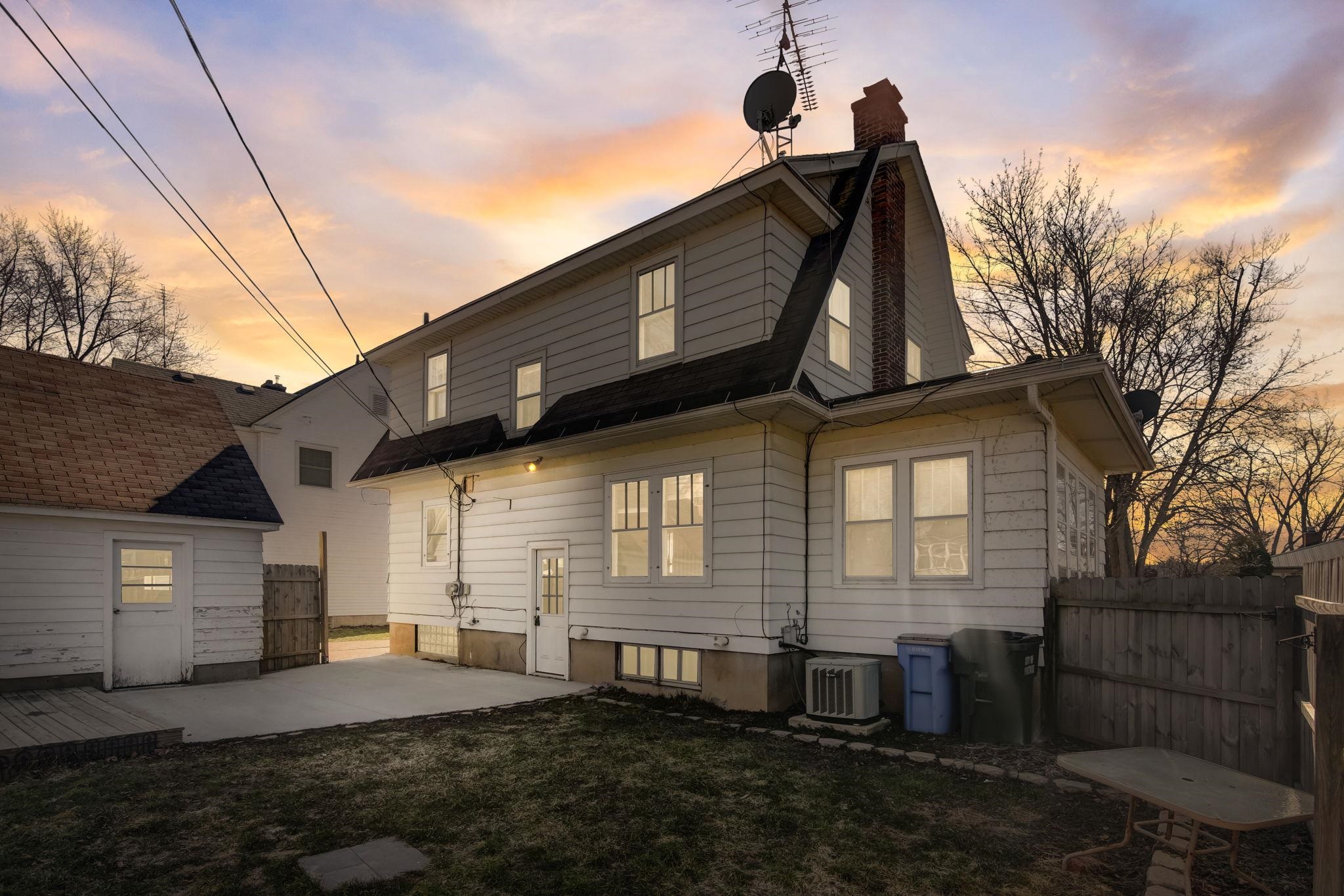 609 W Edgewater Street