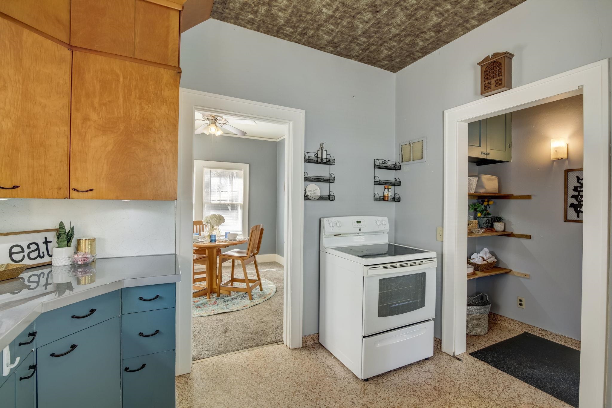 609 W Edgewater Street