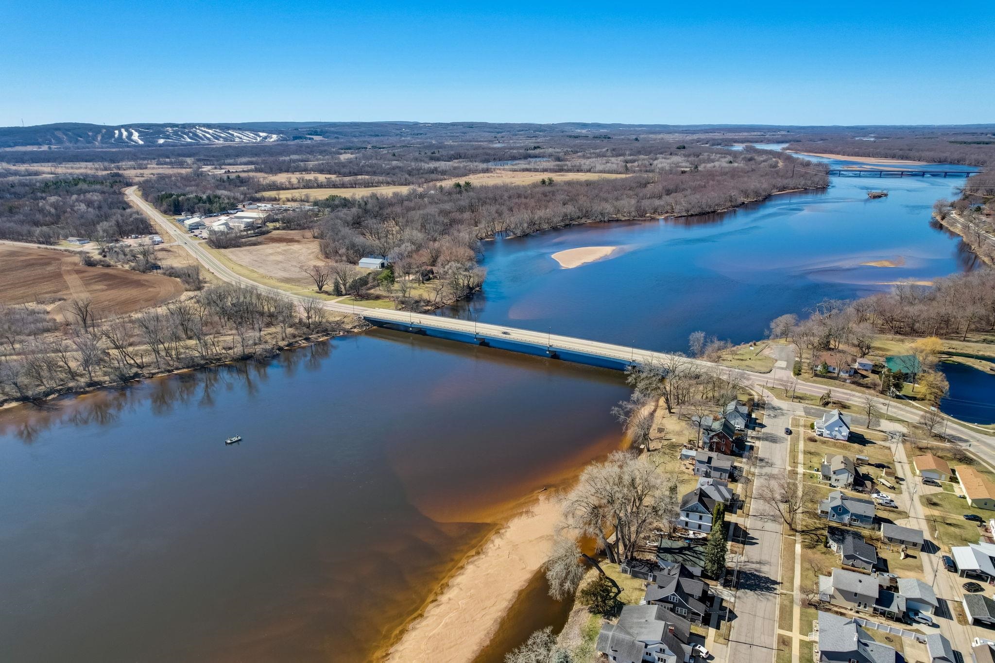 609 W Edgewater Street