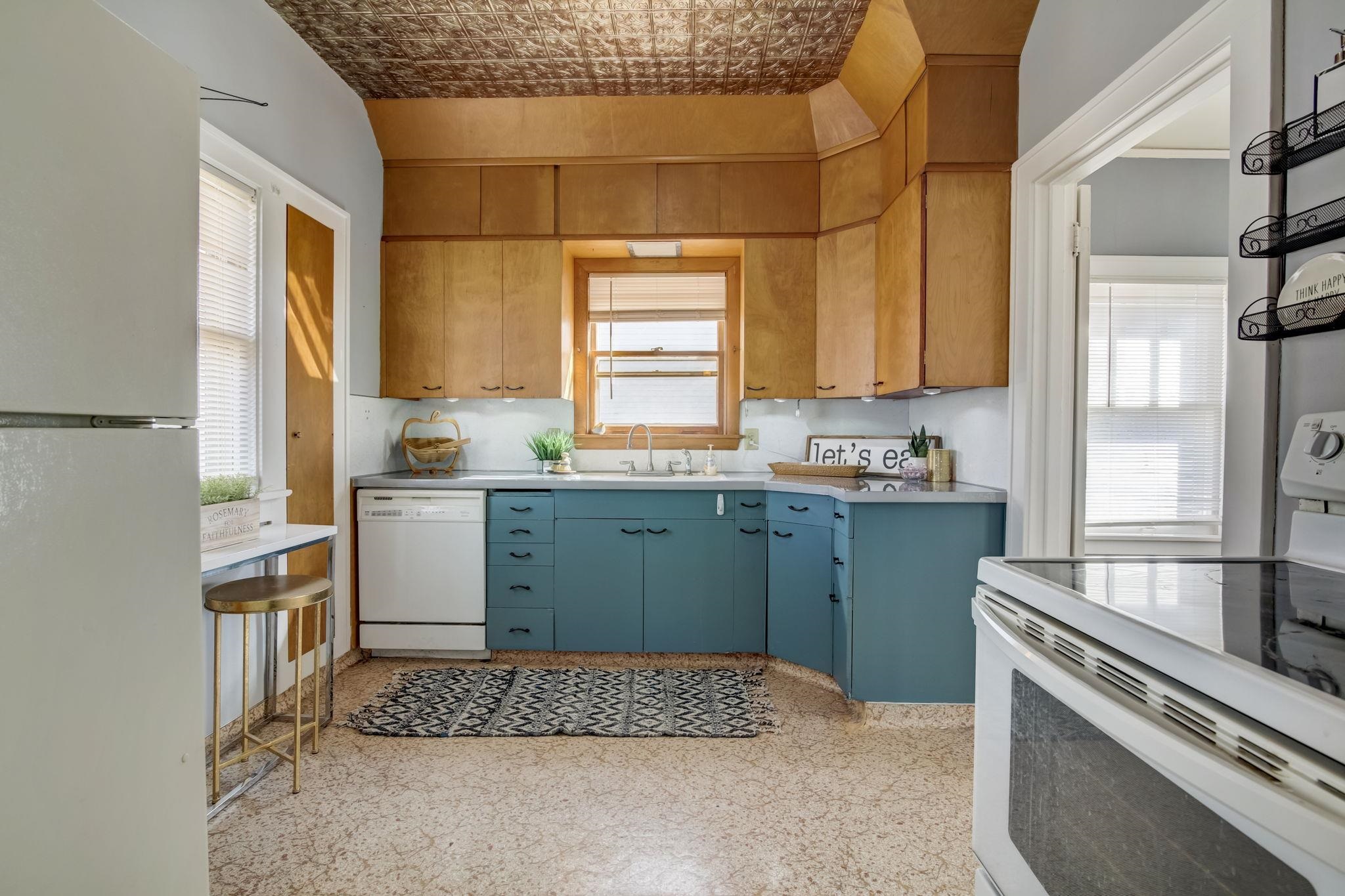 609 W Edgewater Street