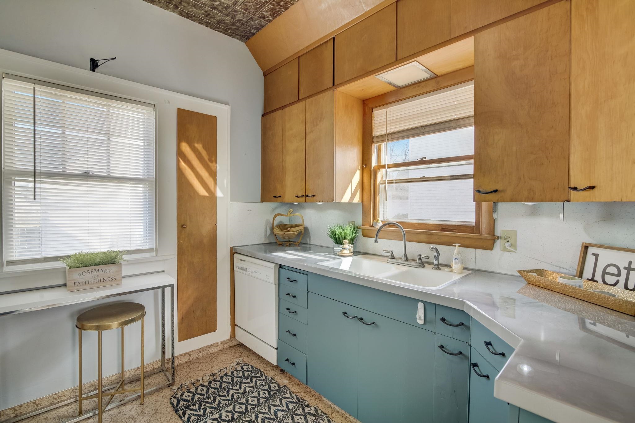 609 W Edgewater Street