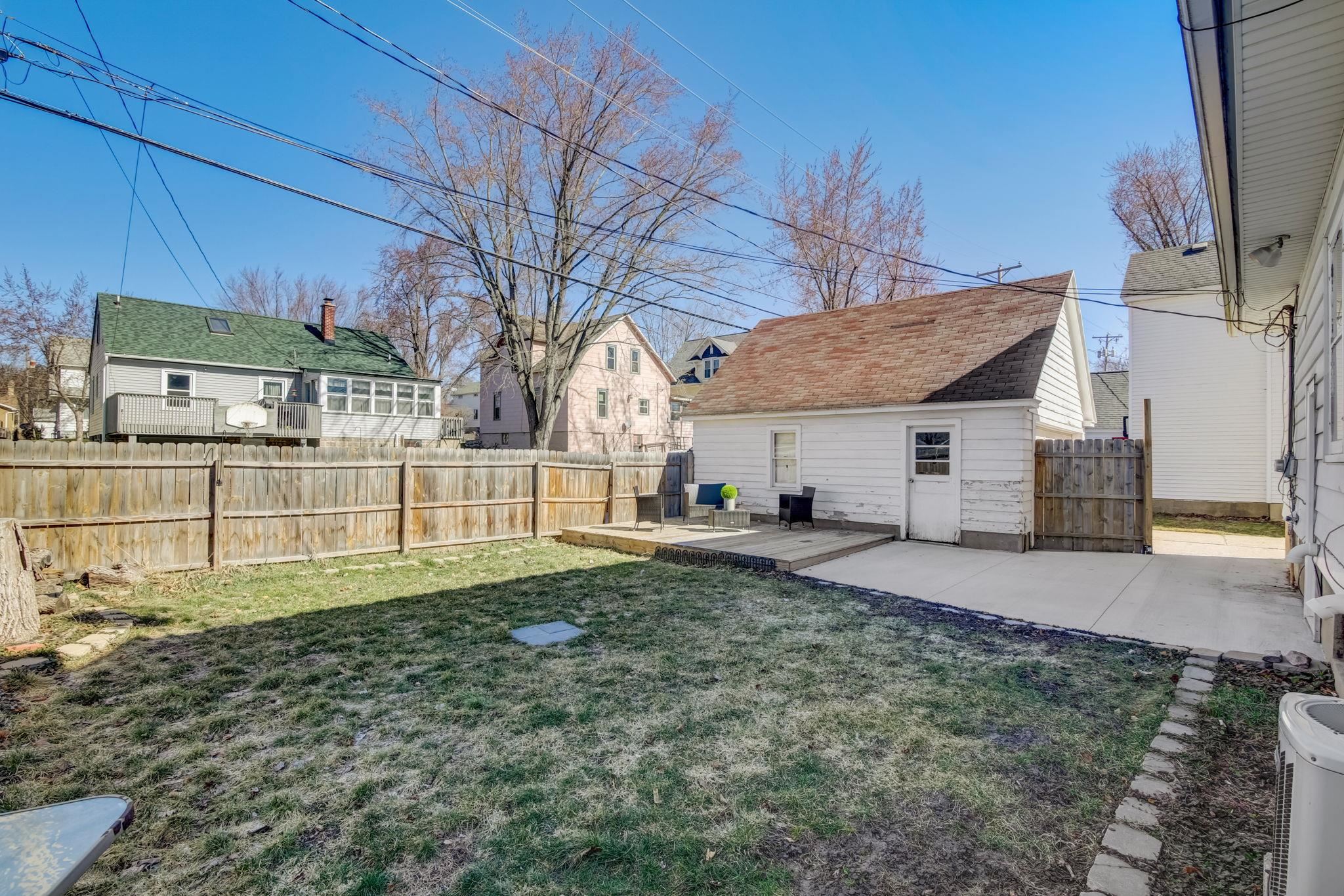 609 W Edgewater Street