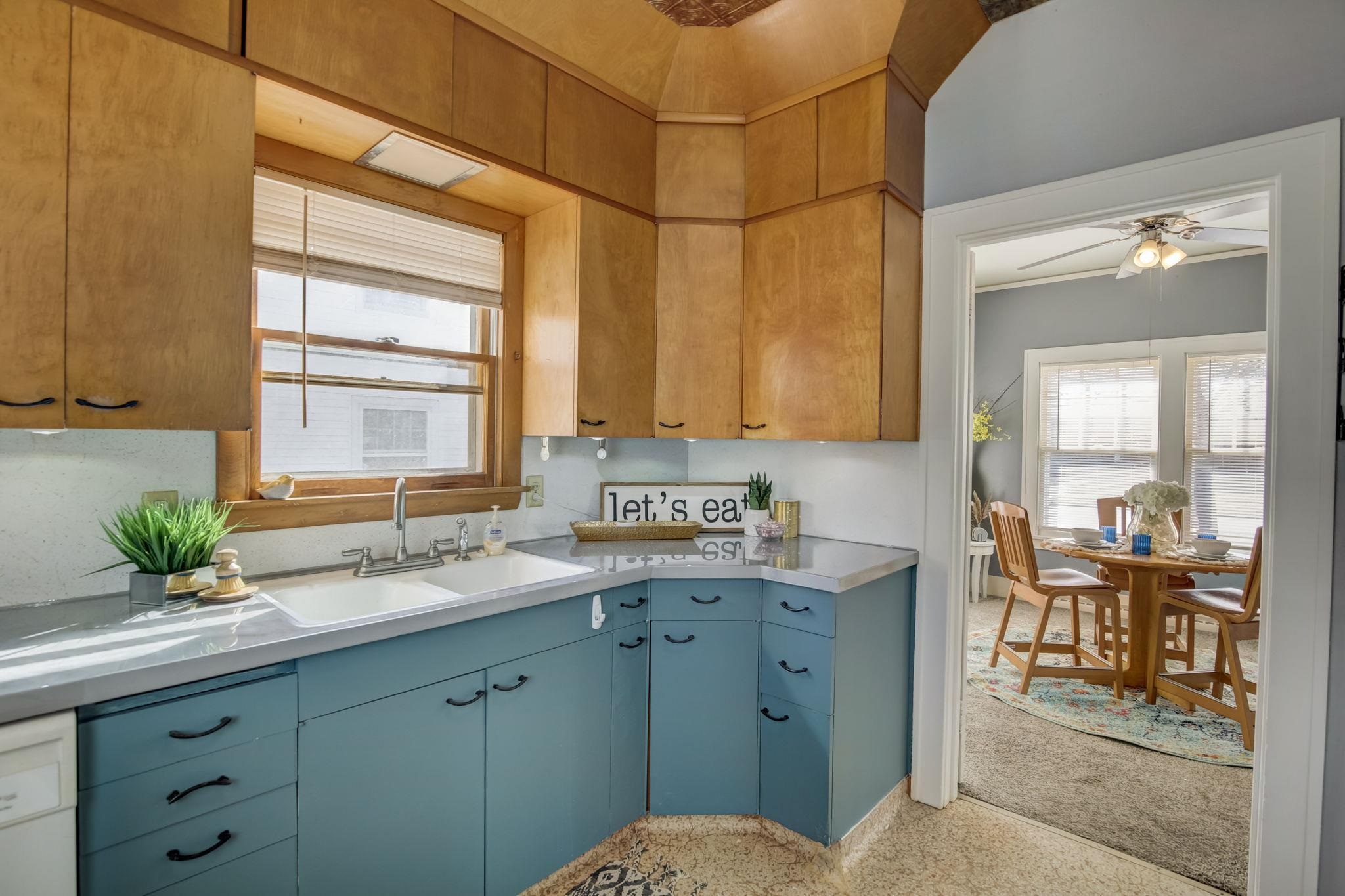 609 W Edgewater Street