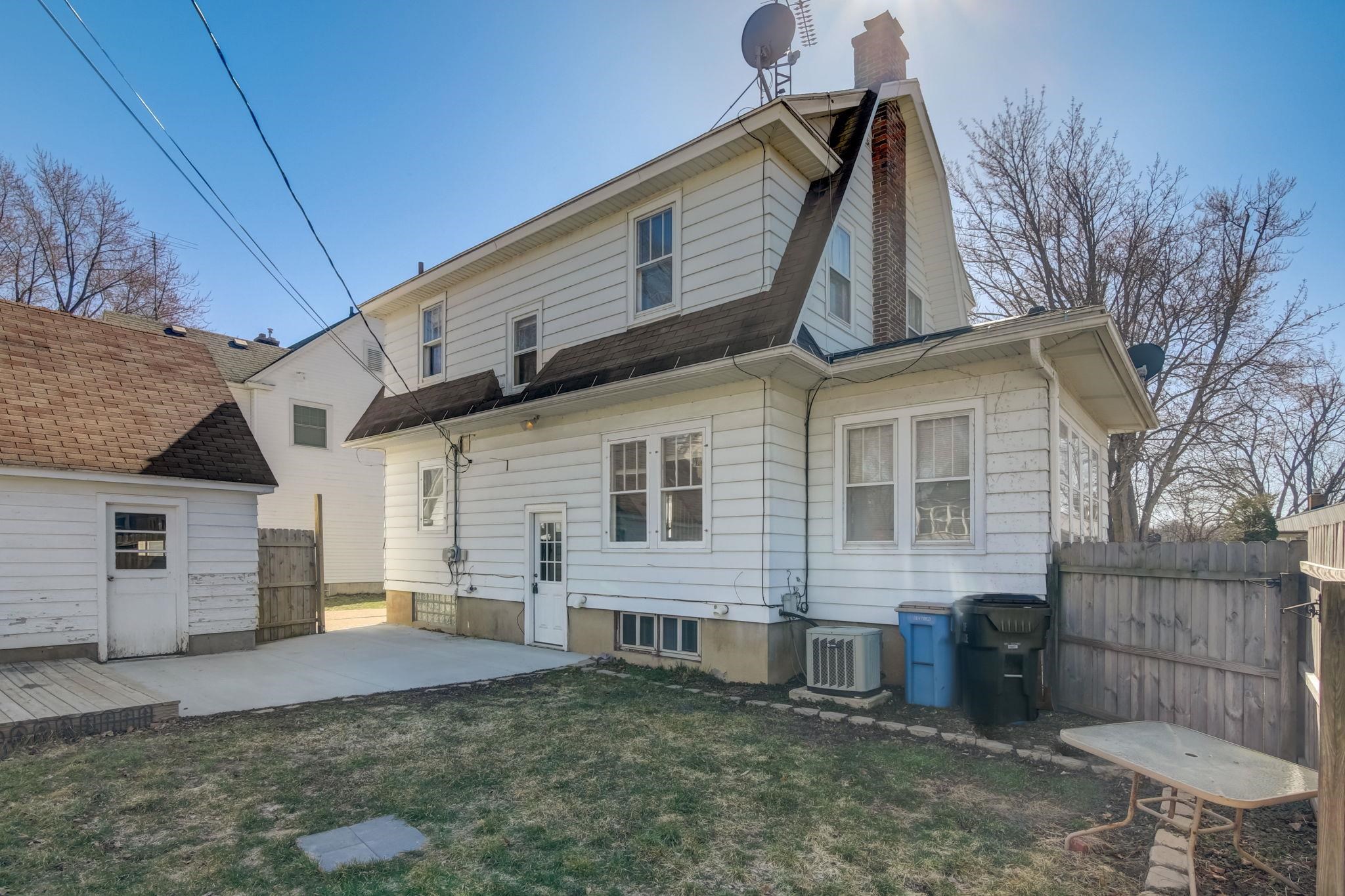 609 W Edgewater Street