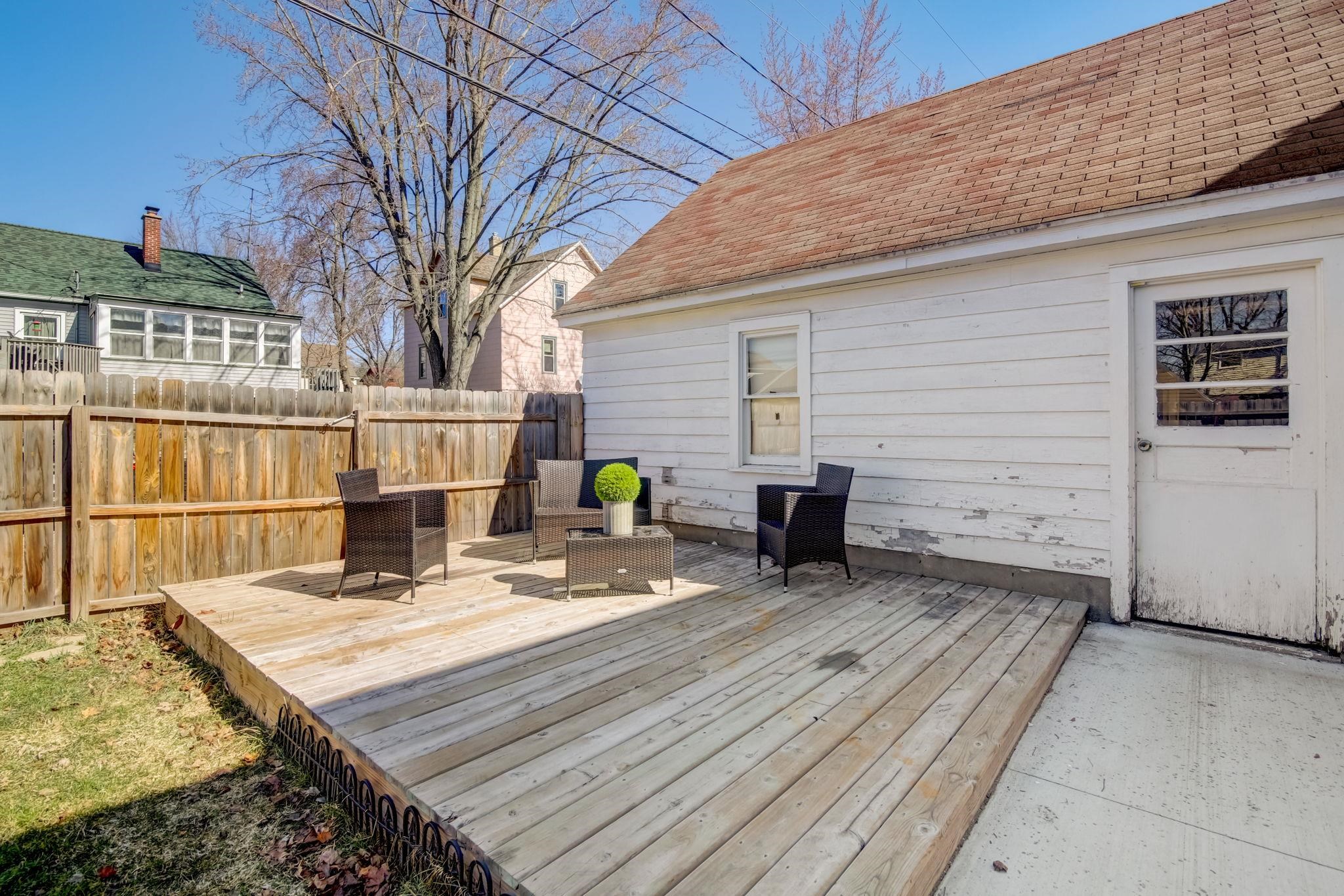 609 W Edgewater Street