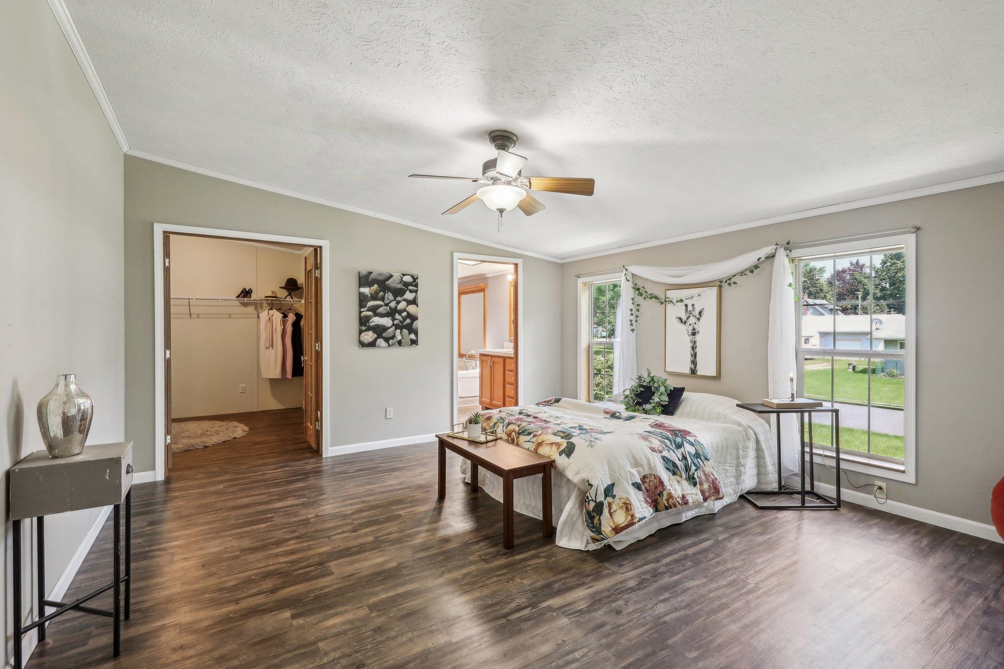 123 W Prairie Street