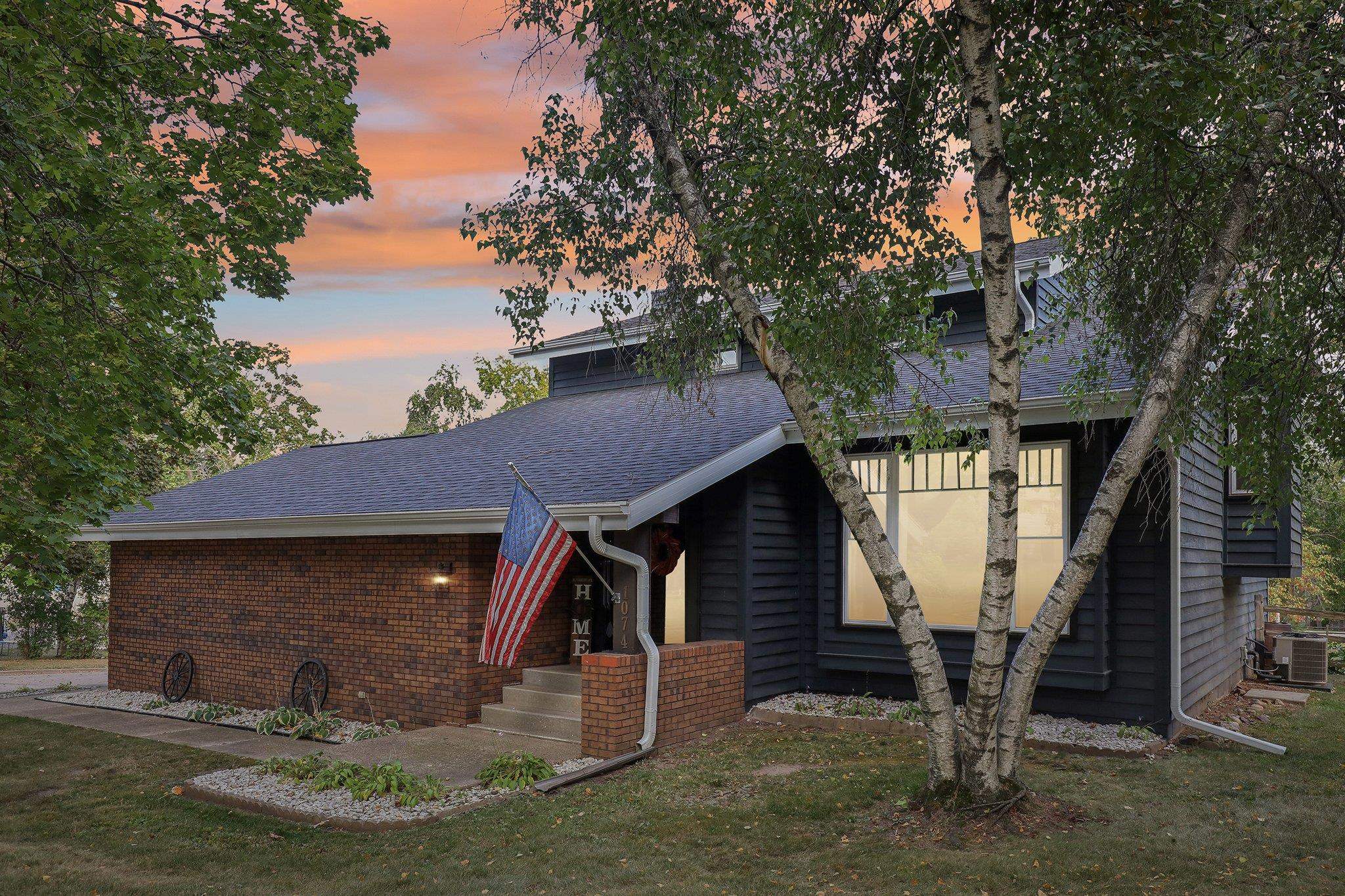 1074 Tinkham Trail