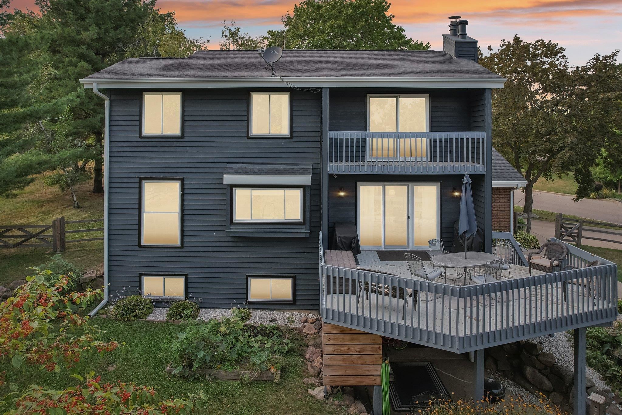 1074 Tinkham Trail