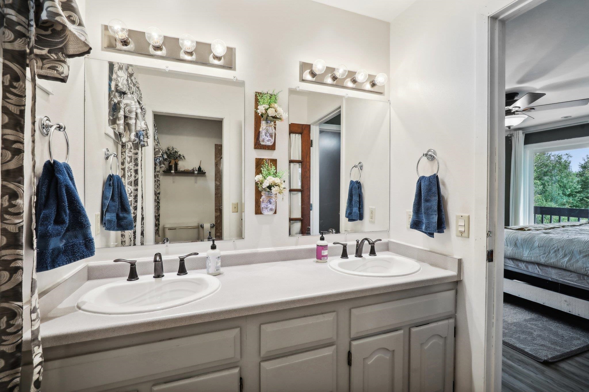 1074 Tinkham Trail