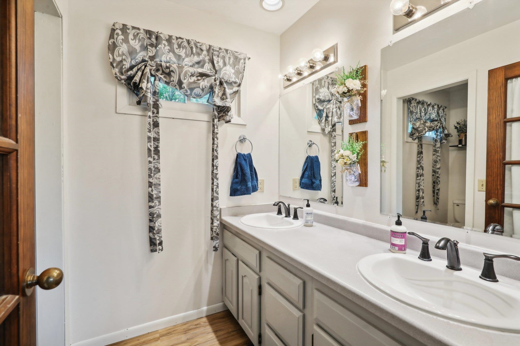 1074 Tinkham Trail