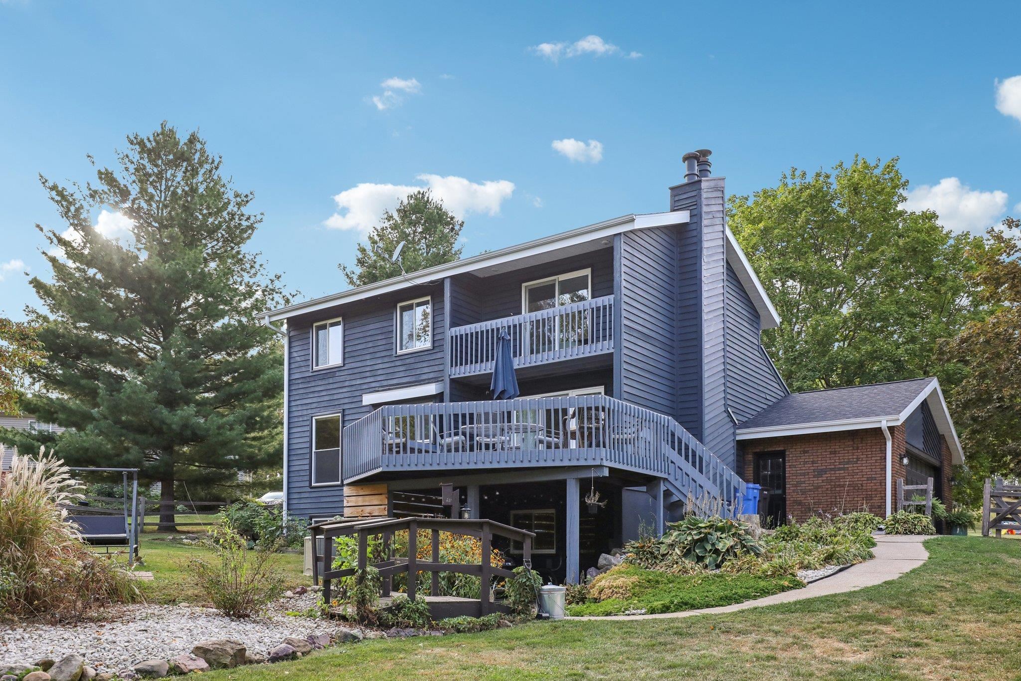 1074 Tinkham Trail