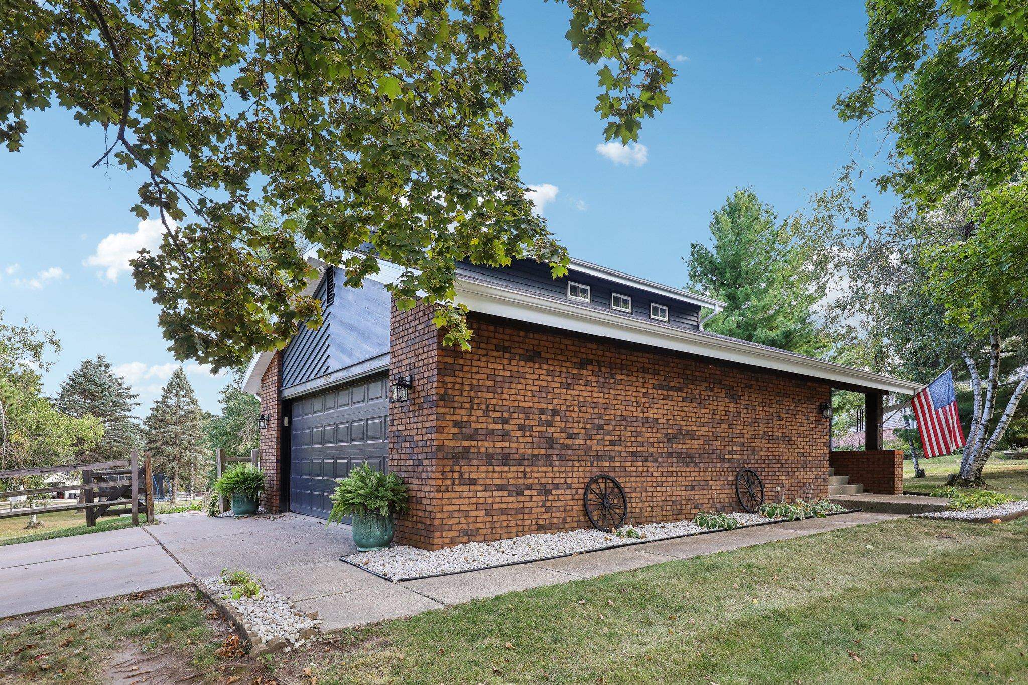 1074 Tinkham Trail