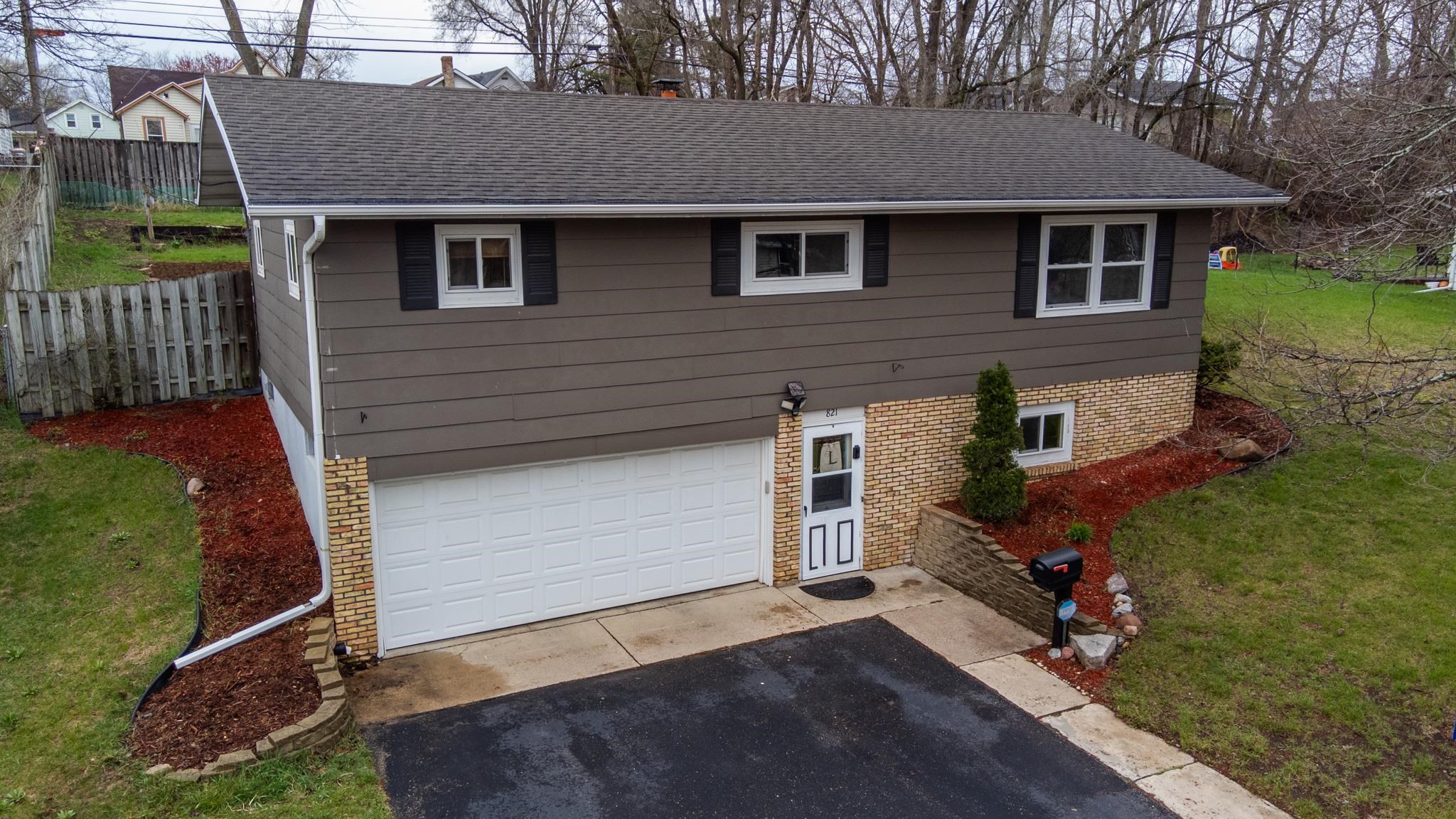 821 E Edgewater Street