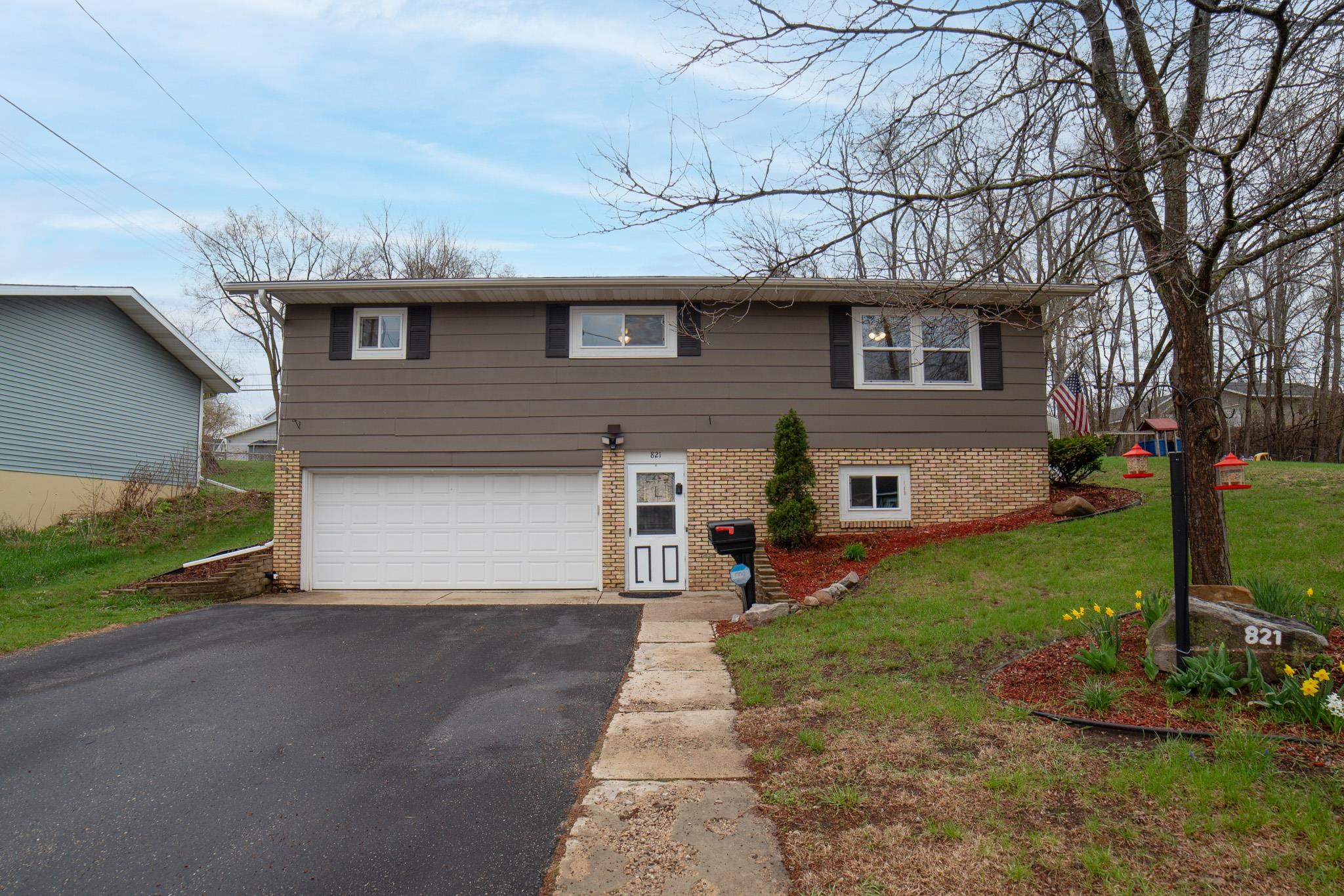 821 E Edgewater Street