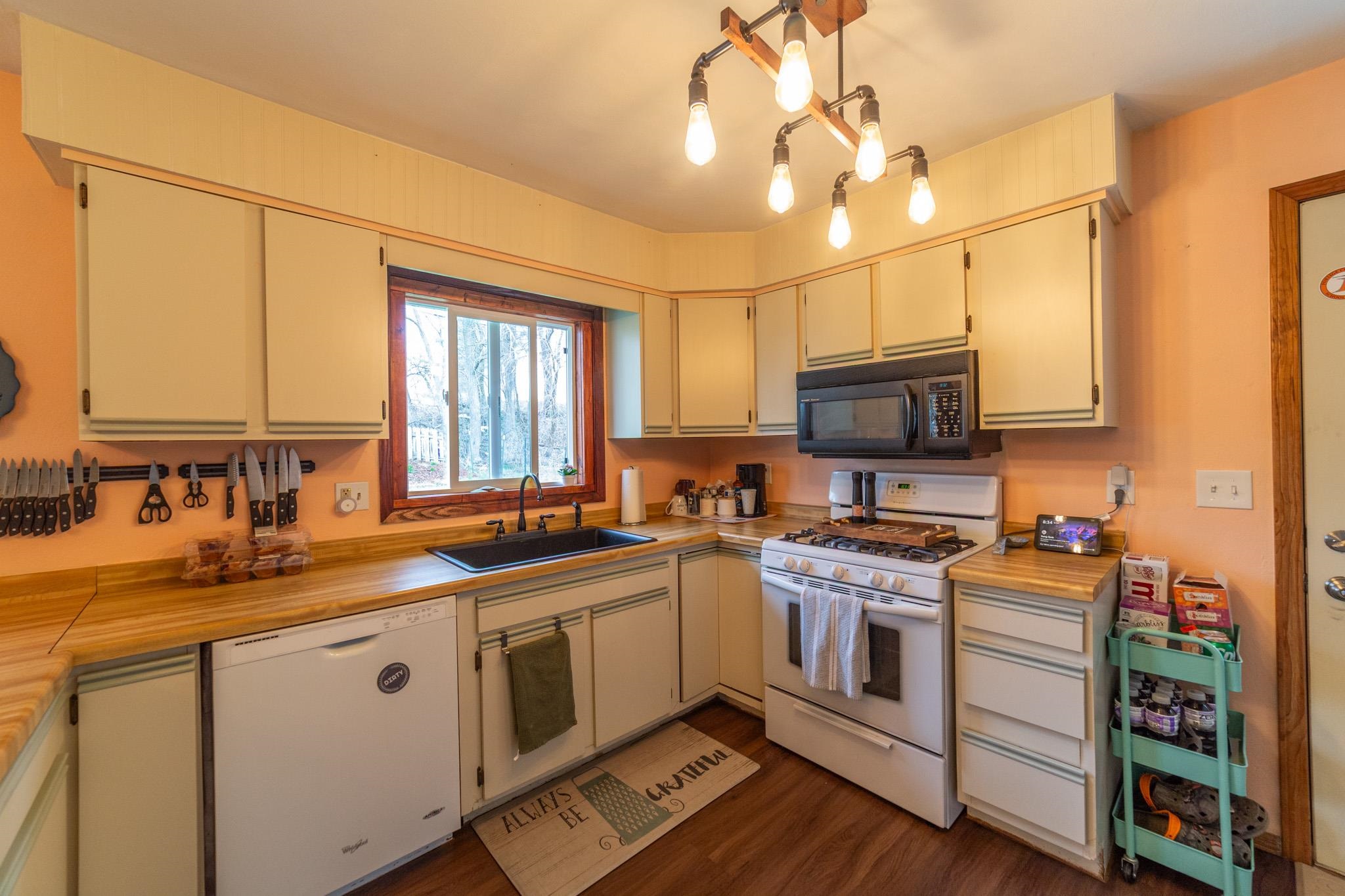 821 E Edgewater Street