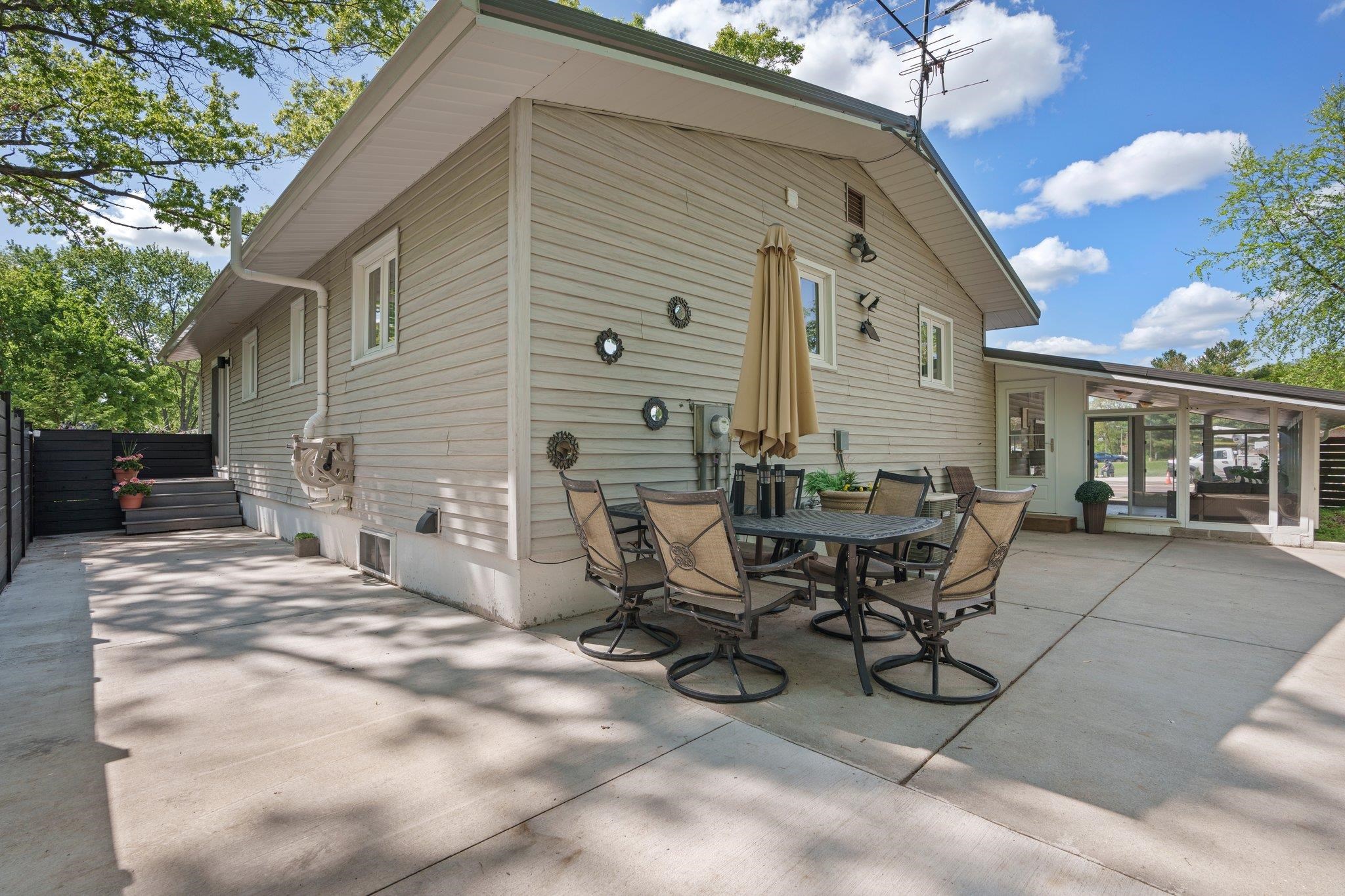 2405 Woodcrest Drive