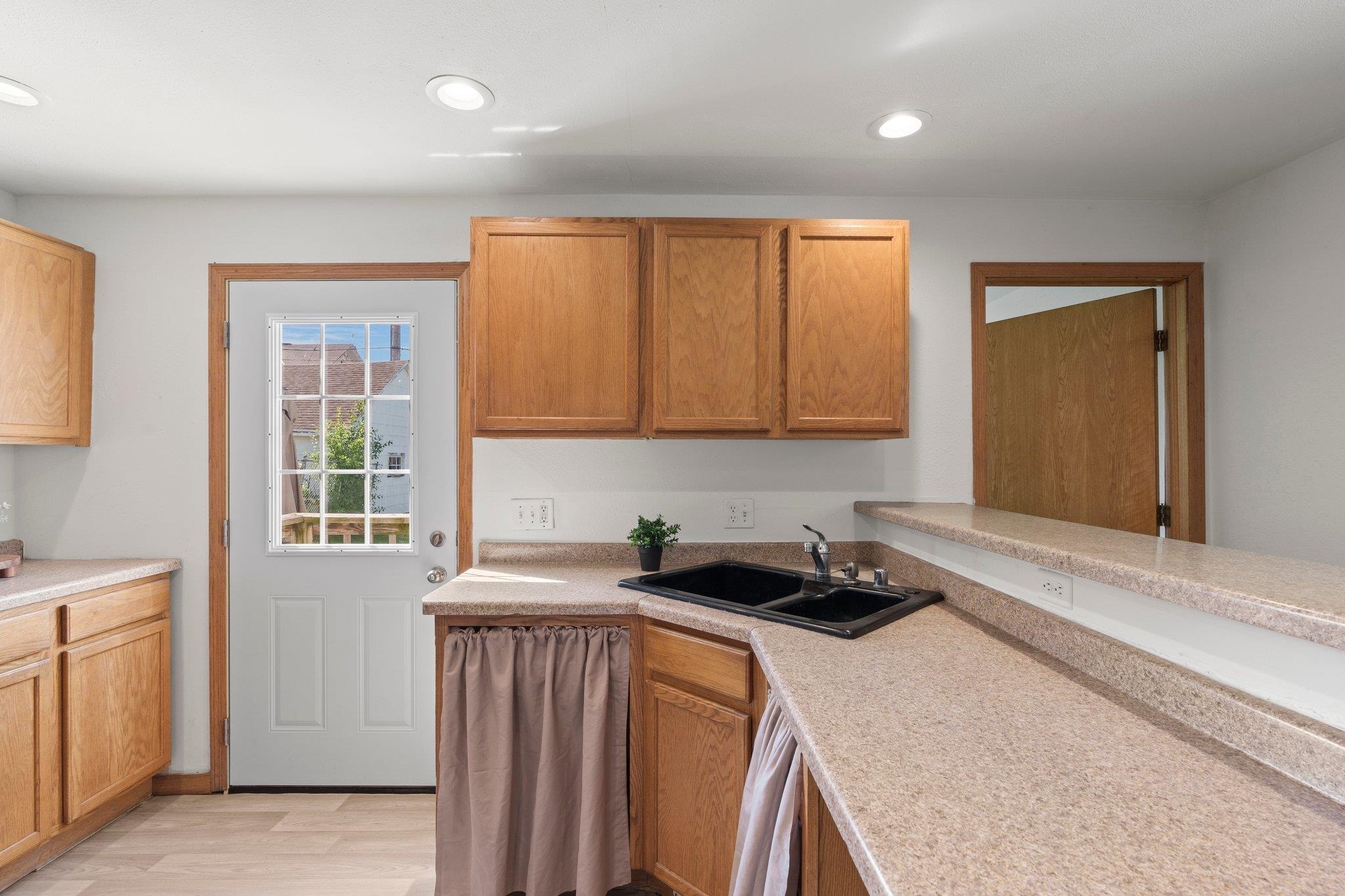 210 W Pleasant Street