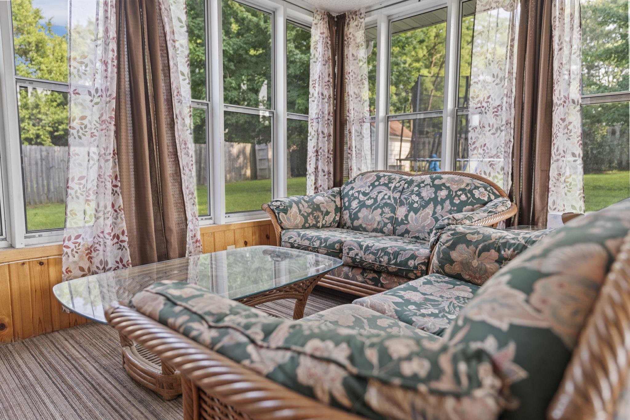 214 W Haertel Street