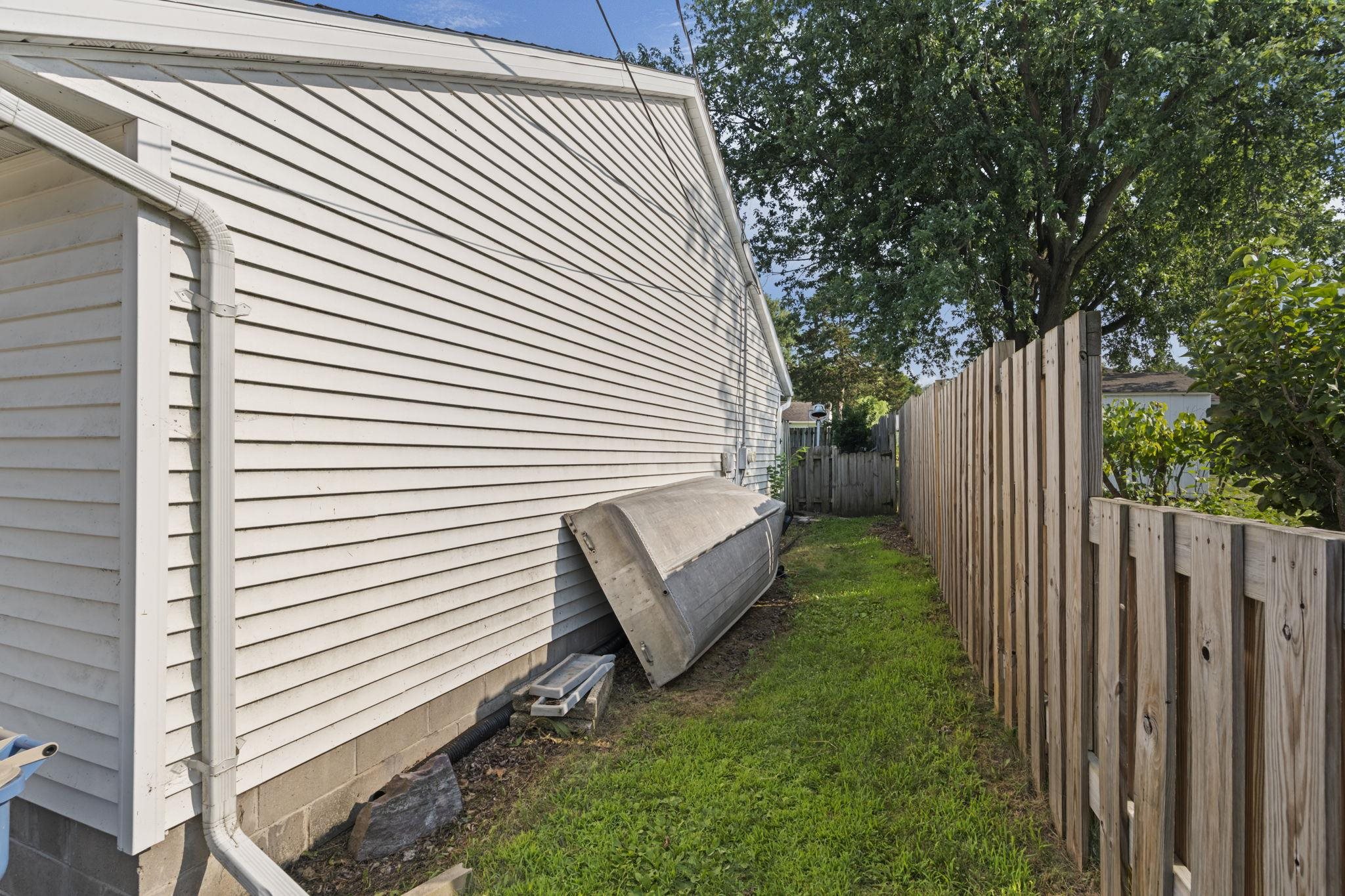 214 W Haertel Street