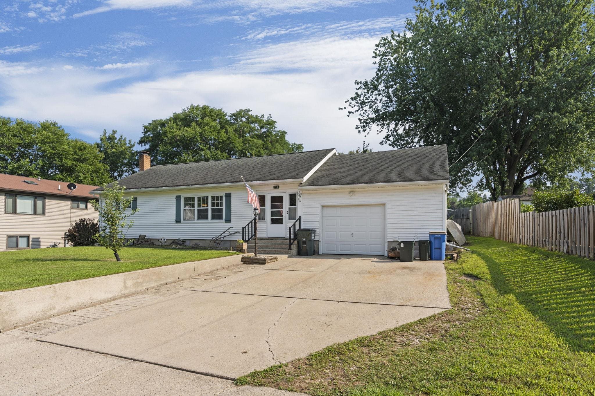 214 W Haertel Street