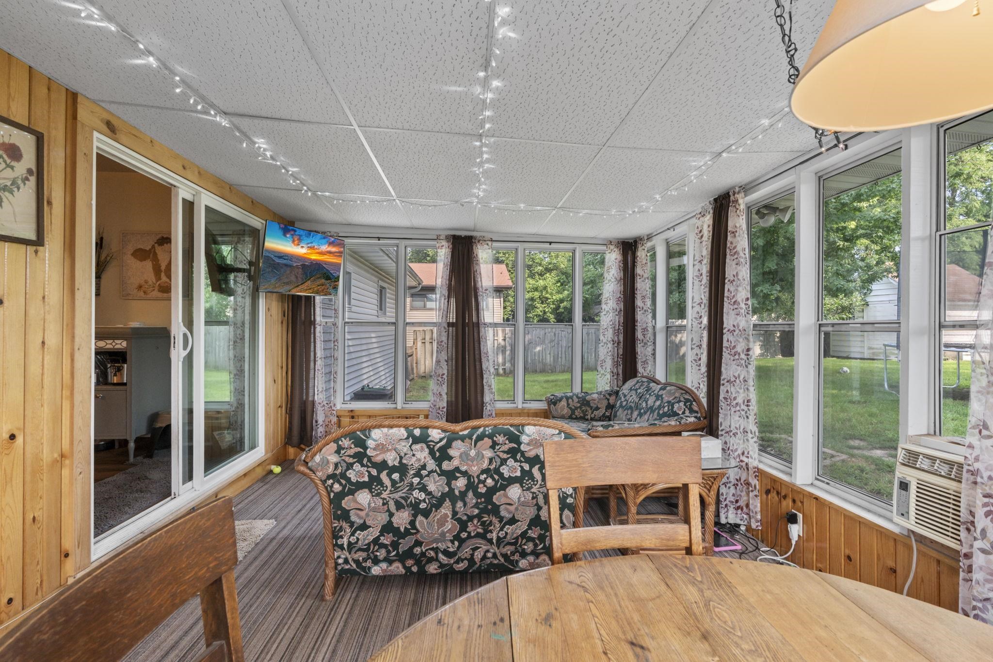 214 W Haertel Street