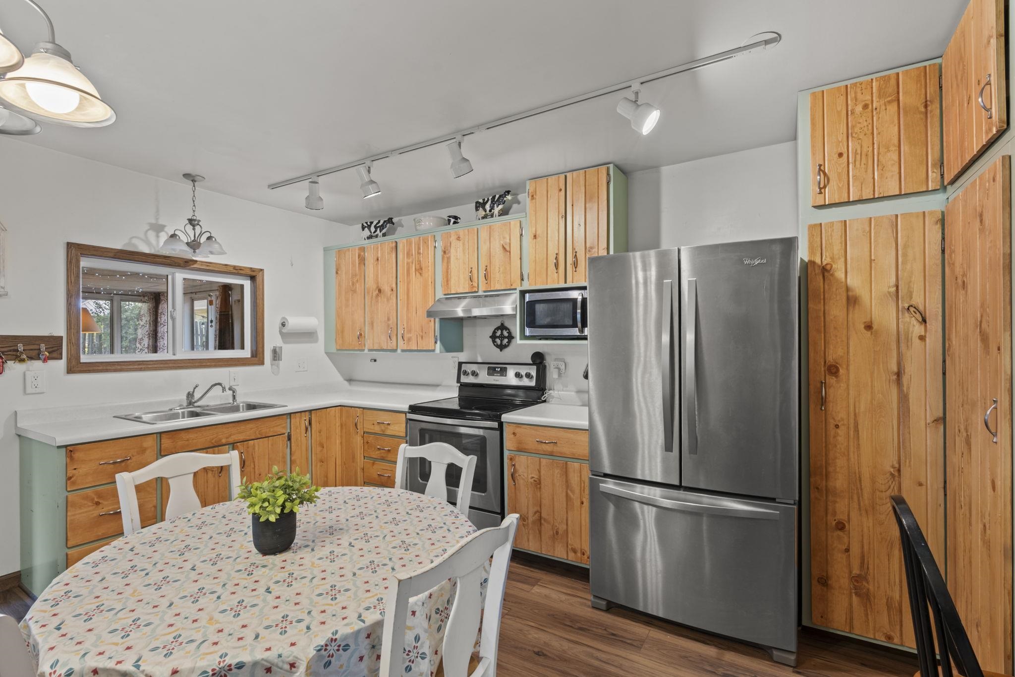 214 W Haertel Street