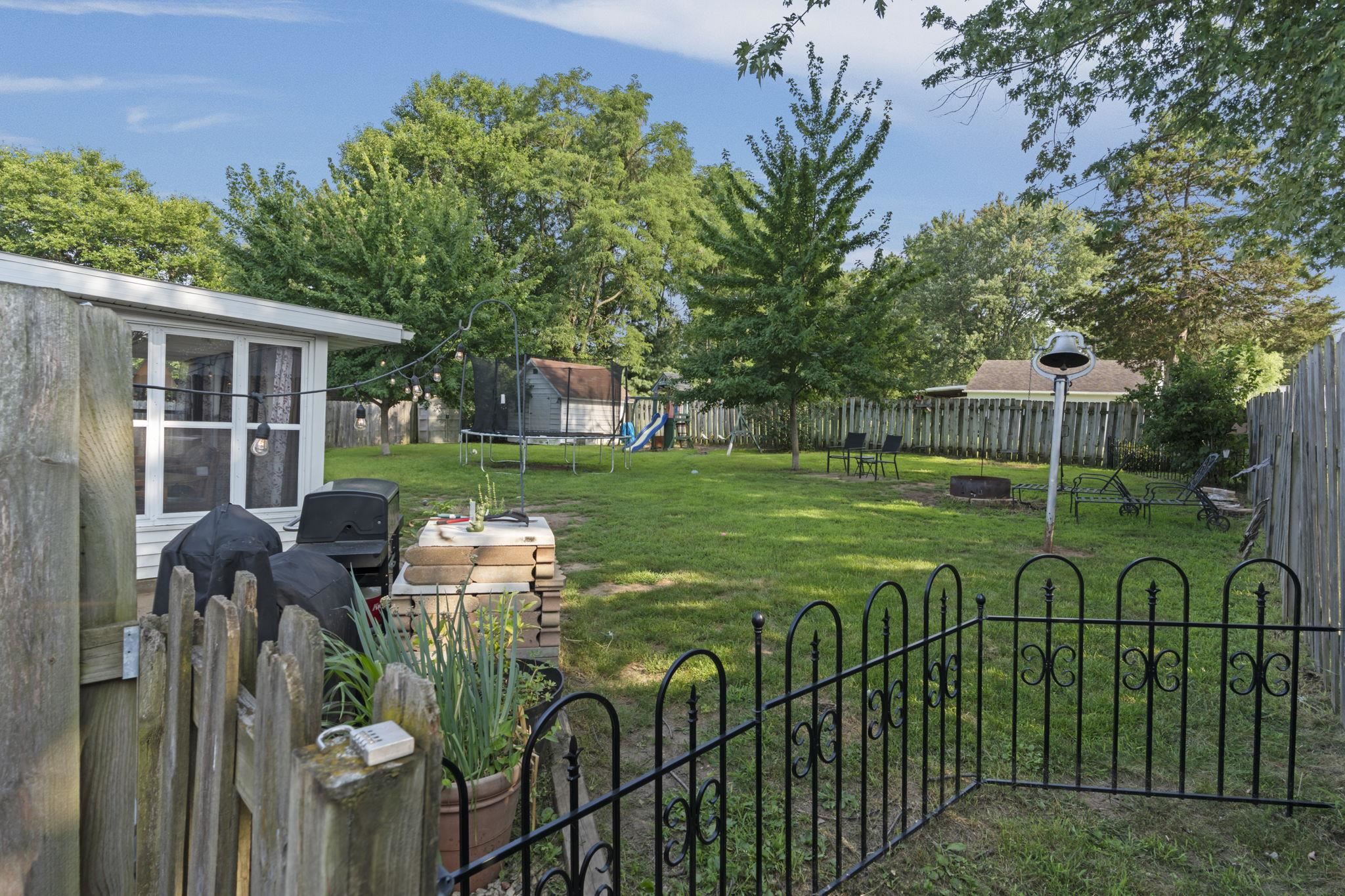 214 W Haertel Street