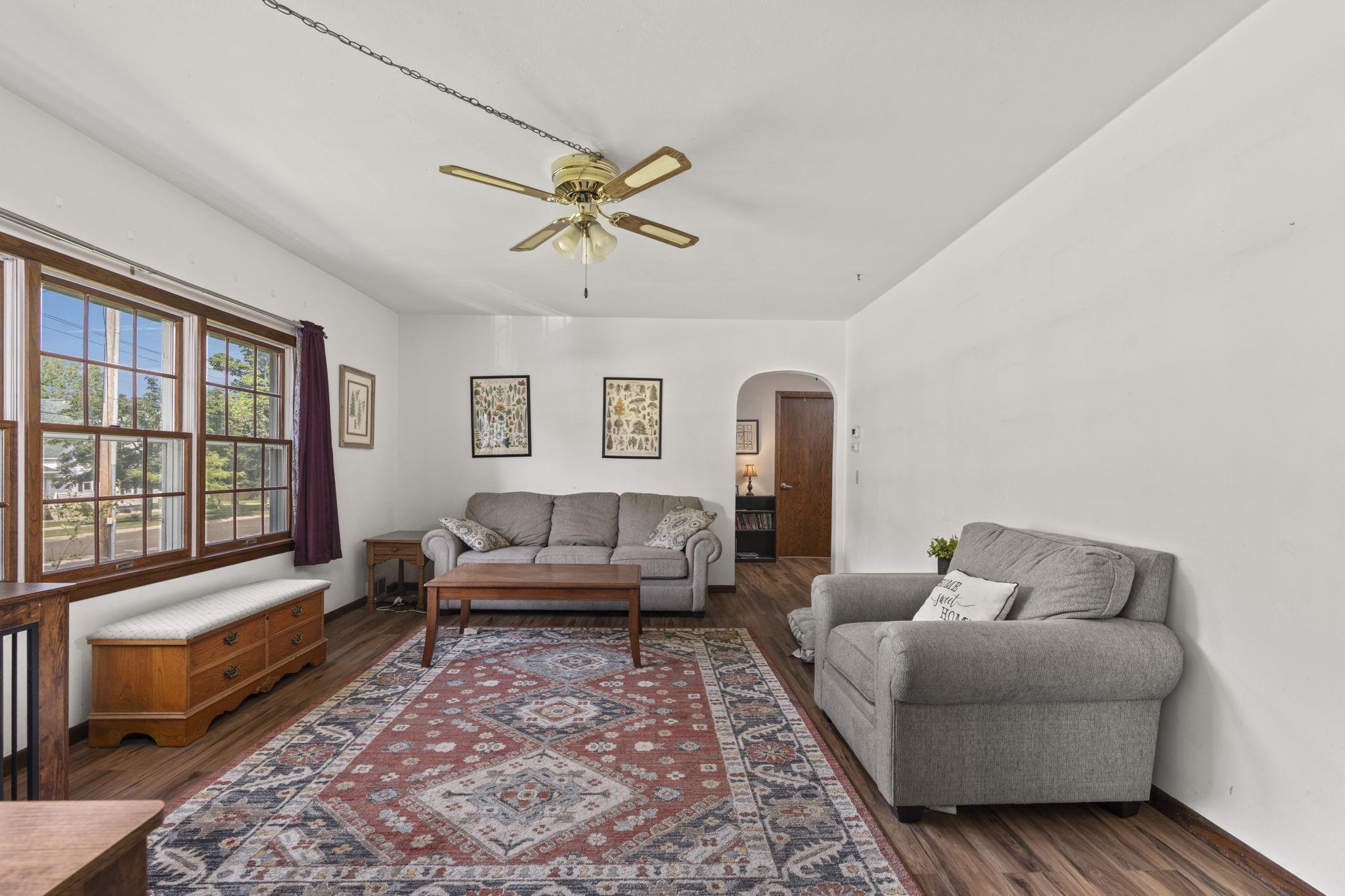 214 W Haertel Street