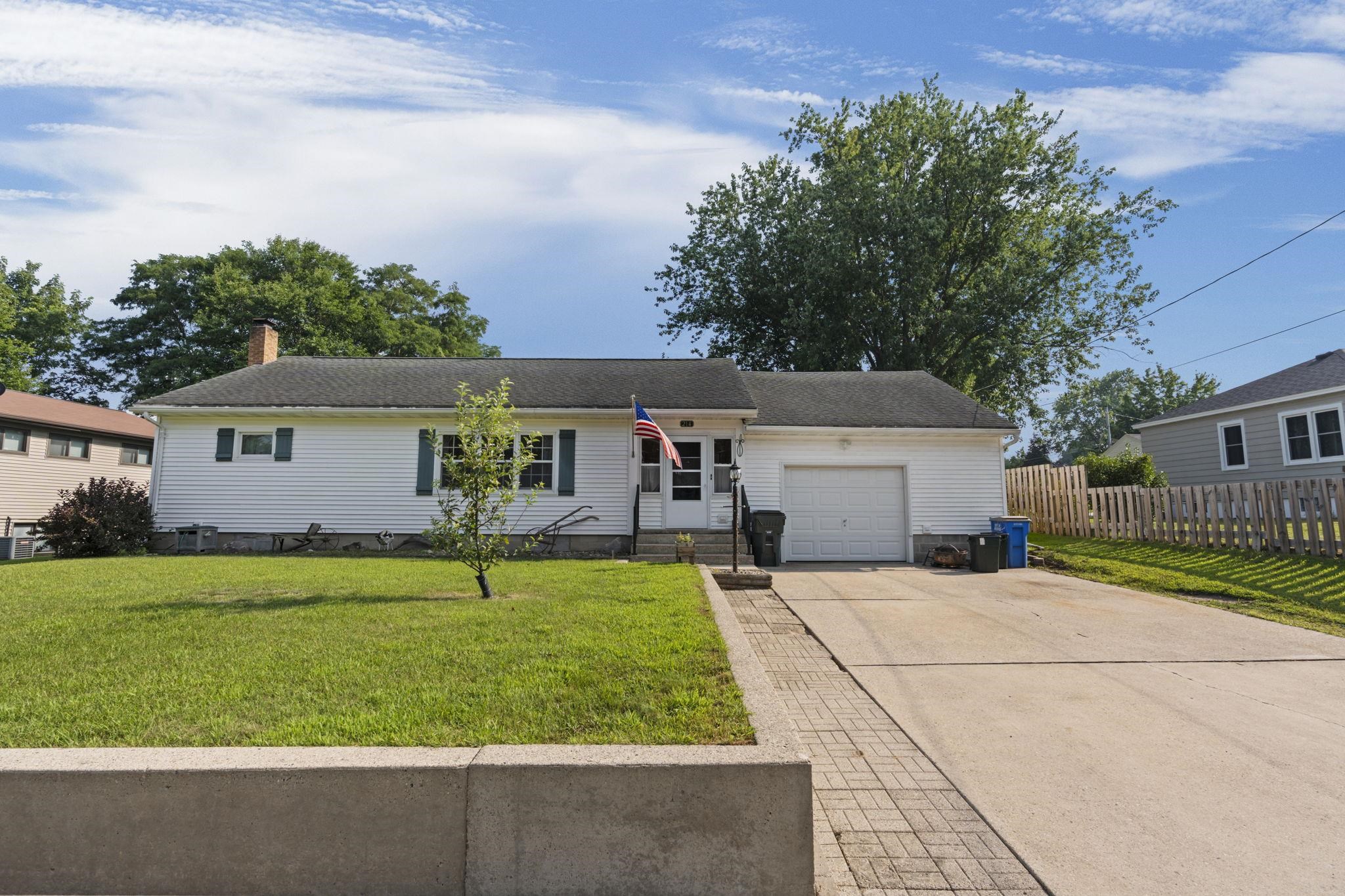 214 W Haertel Street