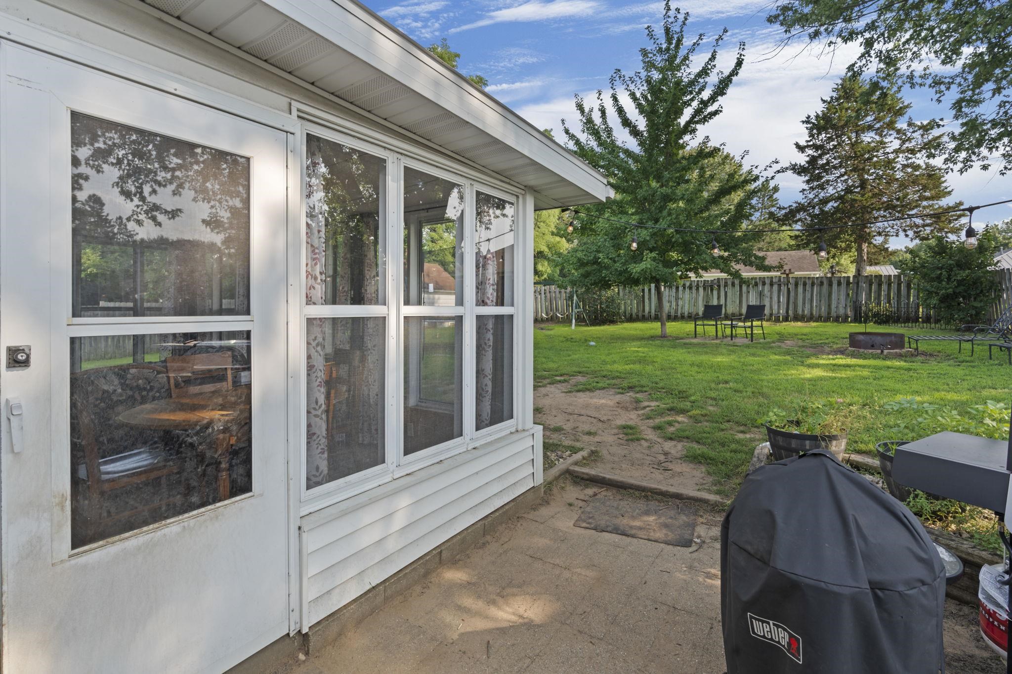 214 W Haertel Street