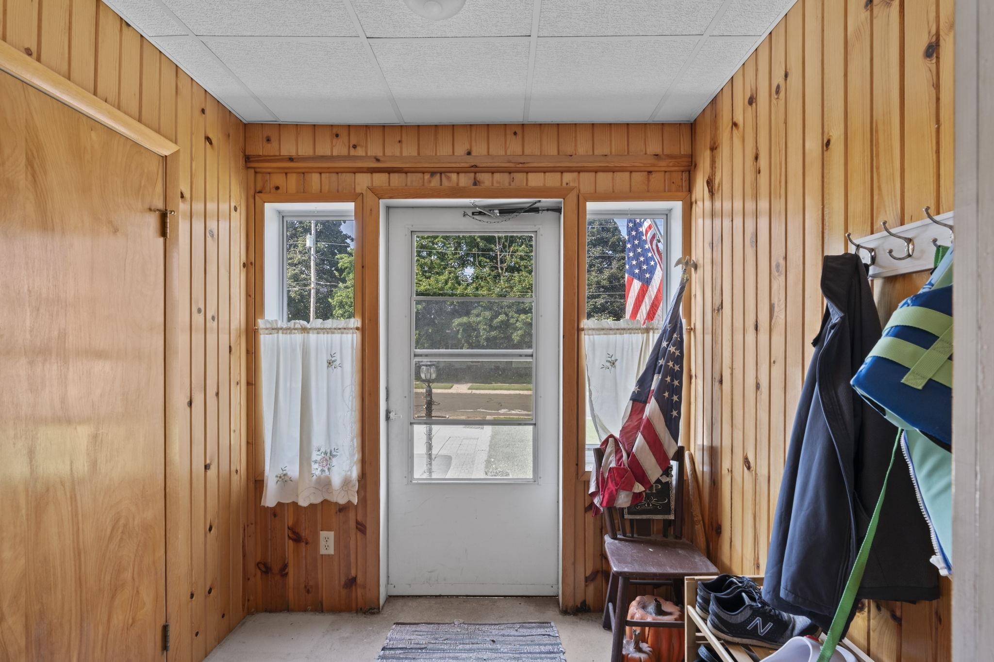 214 W Haertel Street