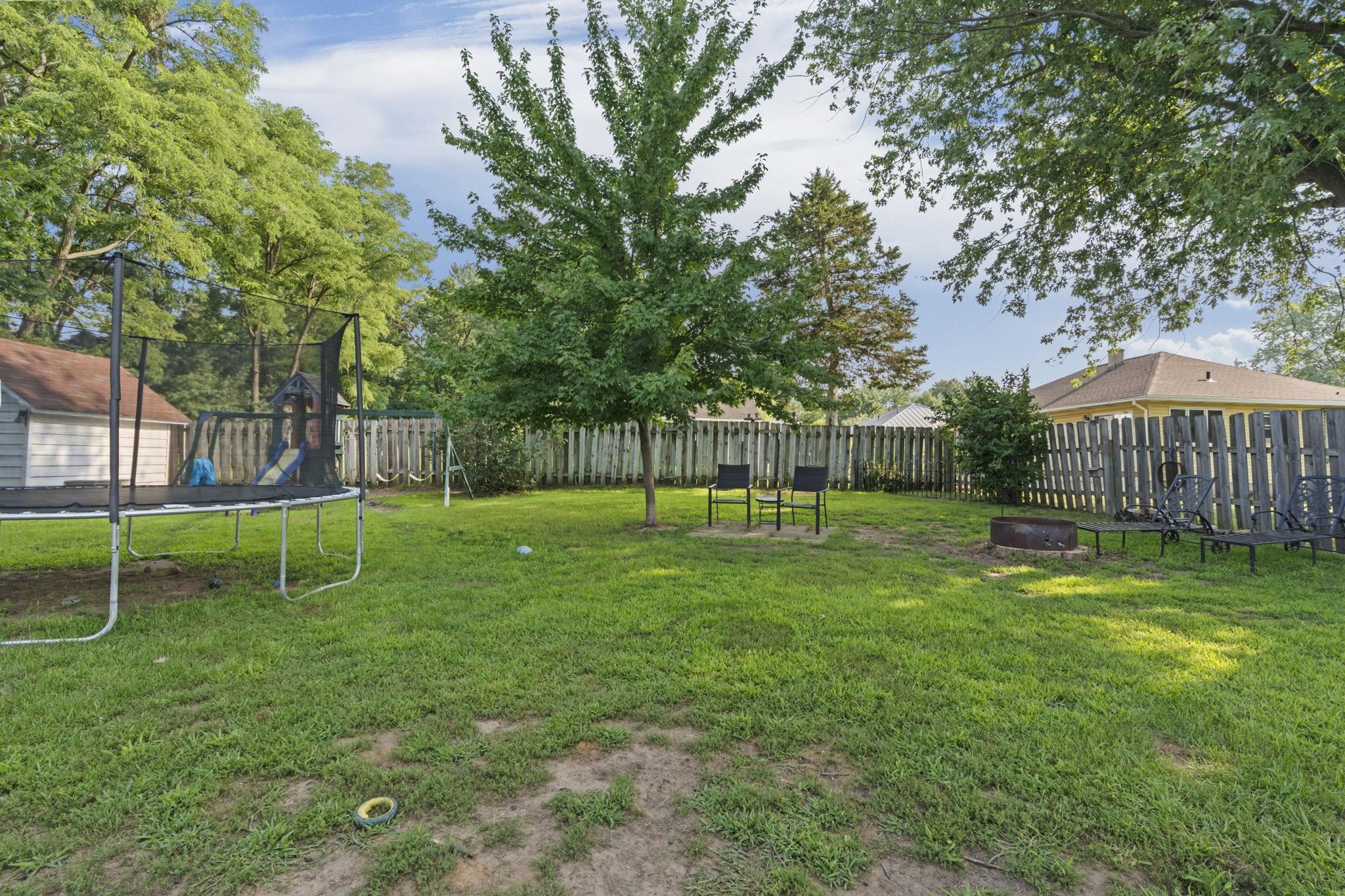 214 W Haertel Street