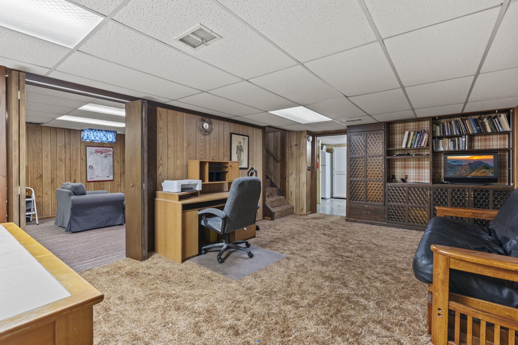 214 W Haertel Street