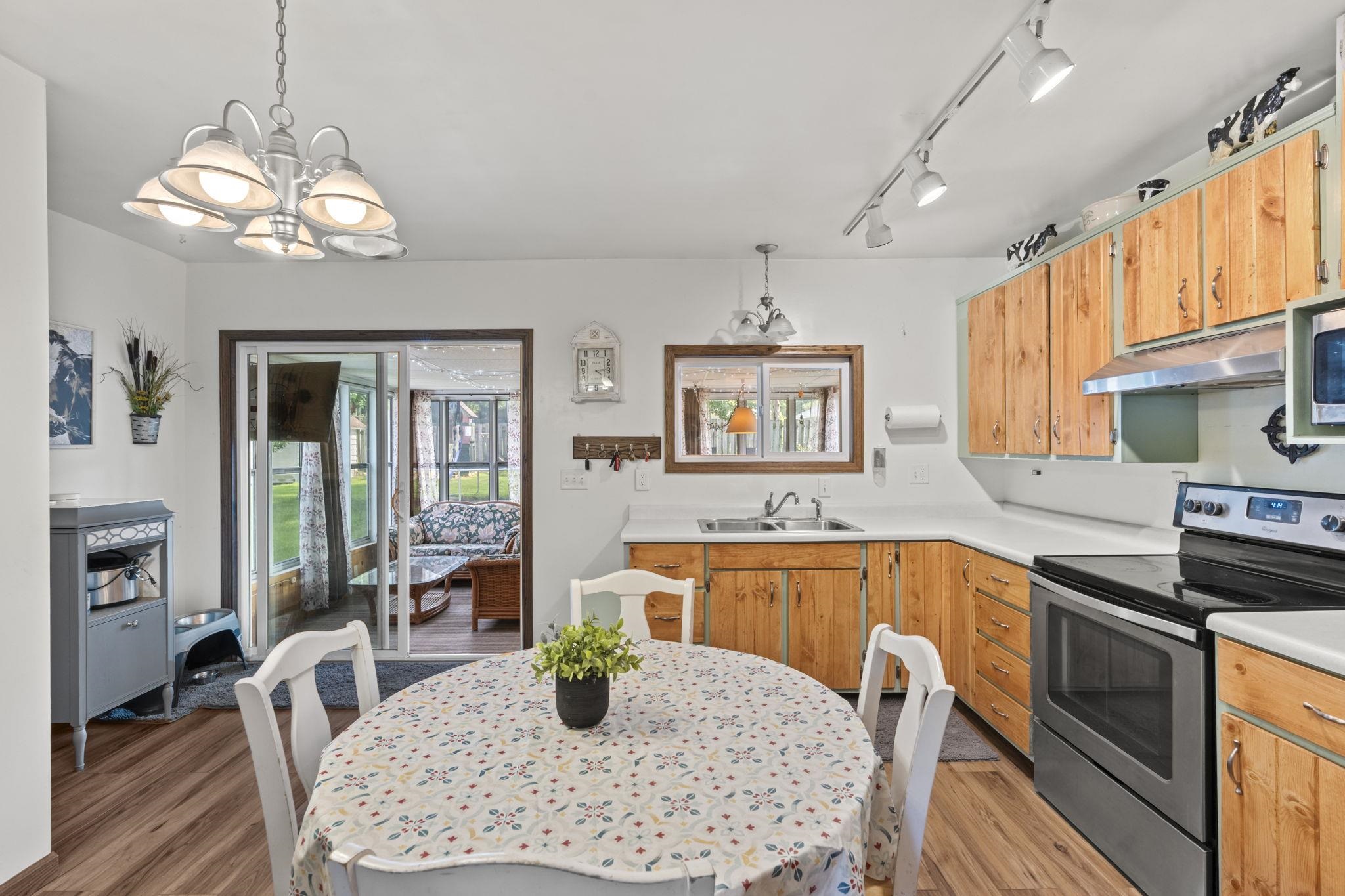 214 W Haertel Street