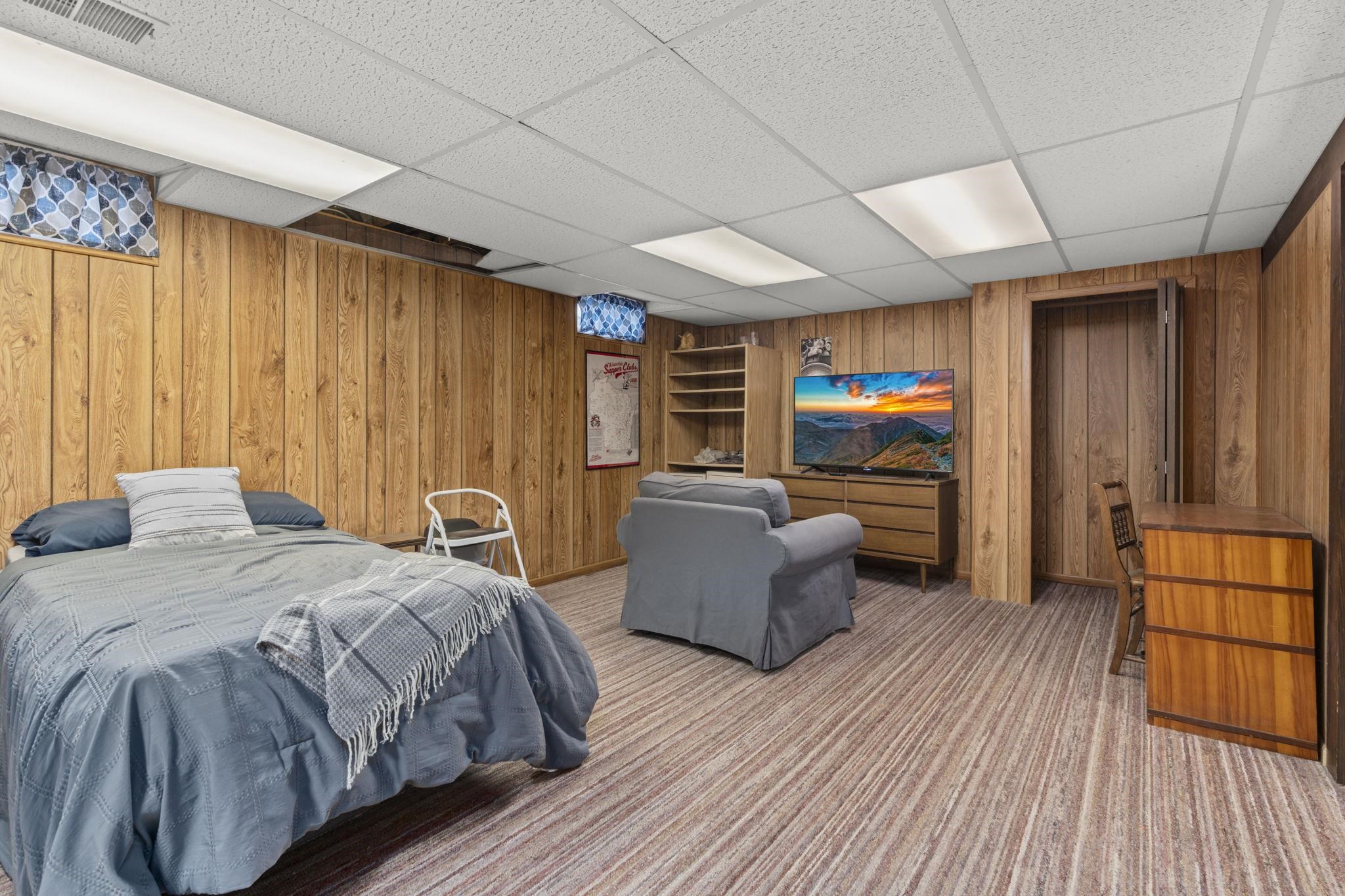 214 W Haertel Street